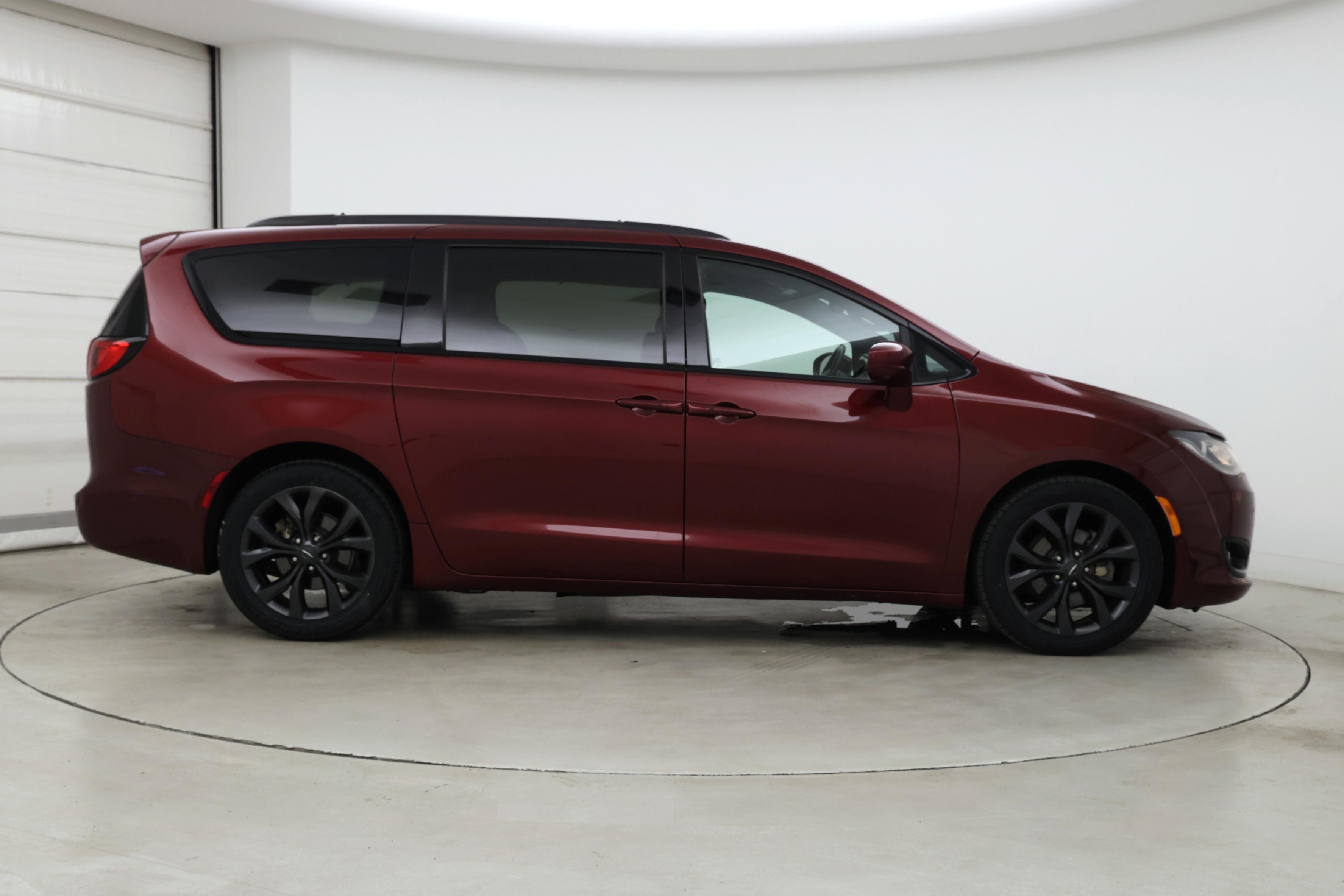 Thumbnail: 2020 Chrysler Pacifica - 7