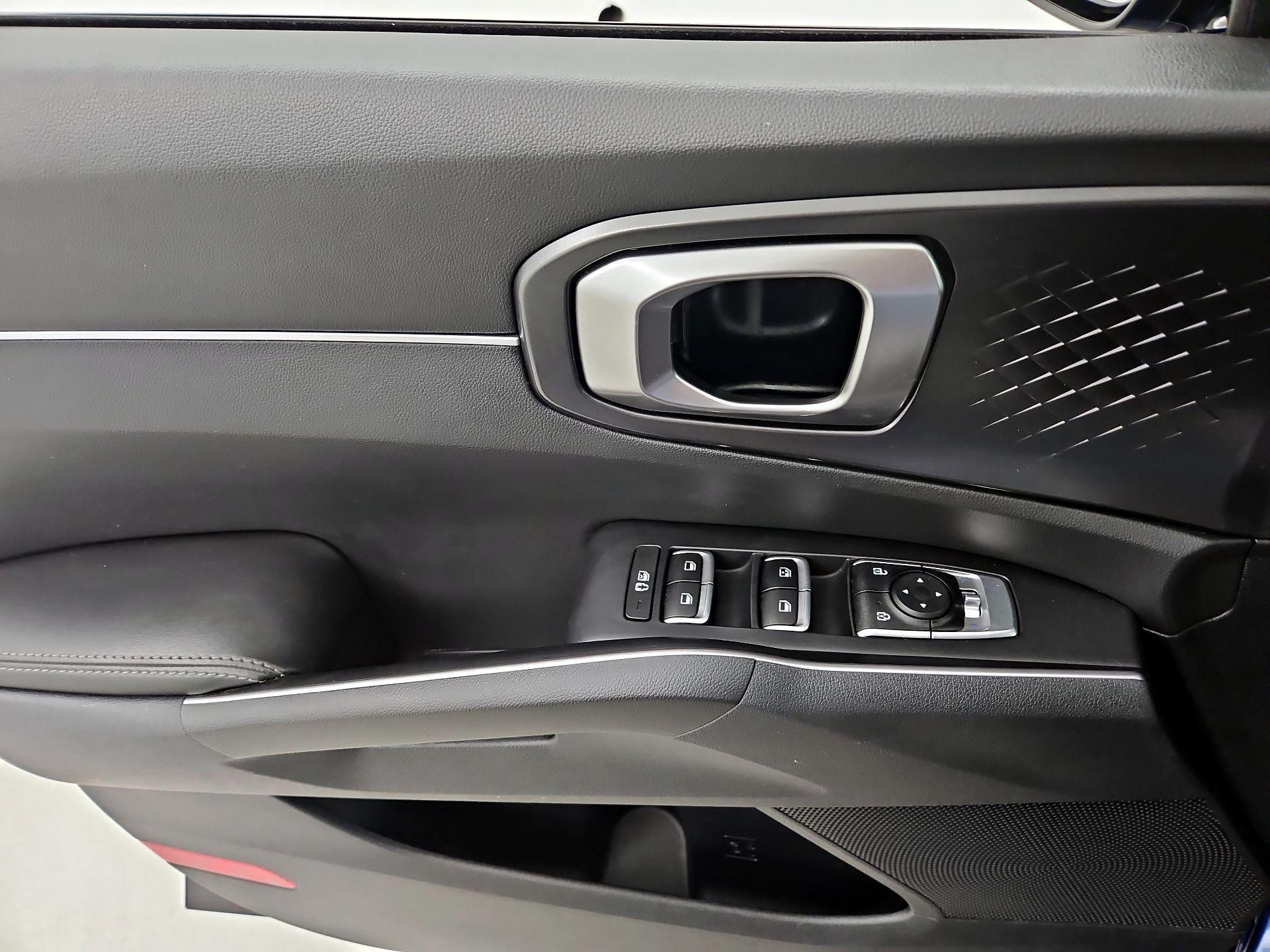 Thumbnail: 2023 Kia Sorento - 12
