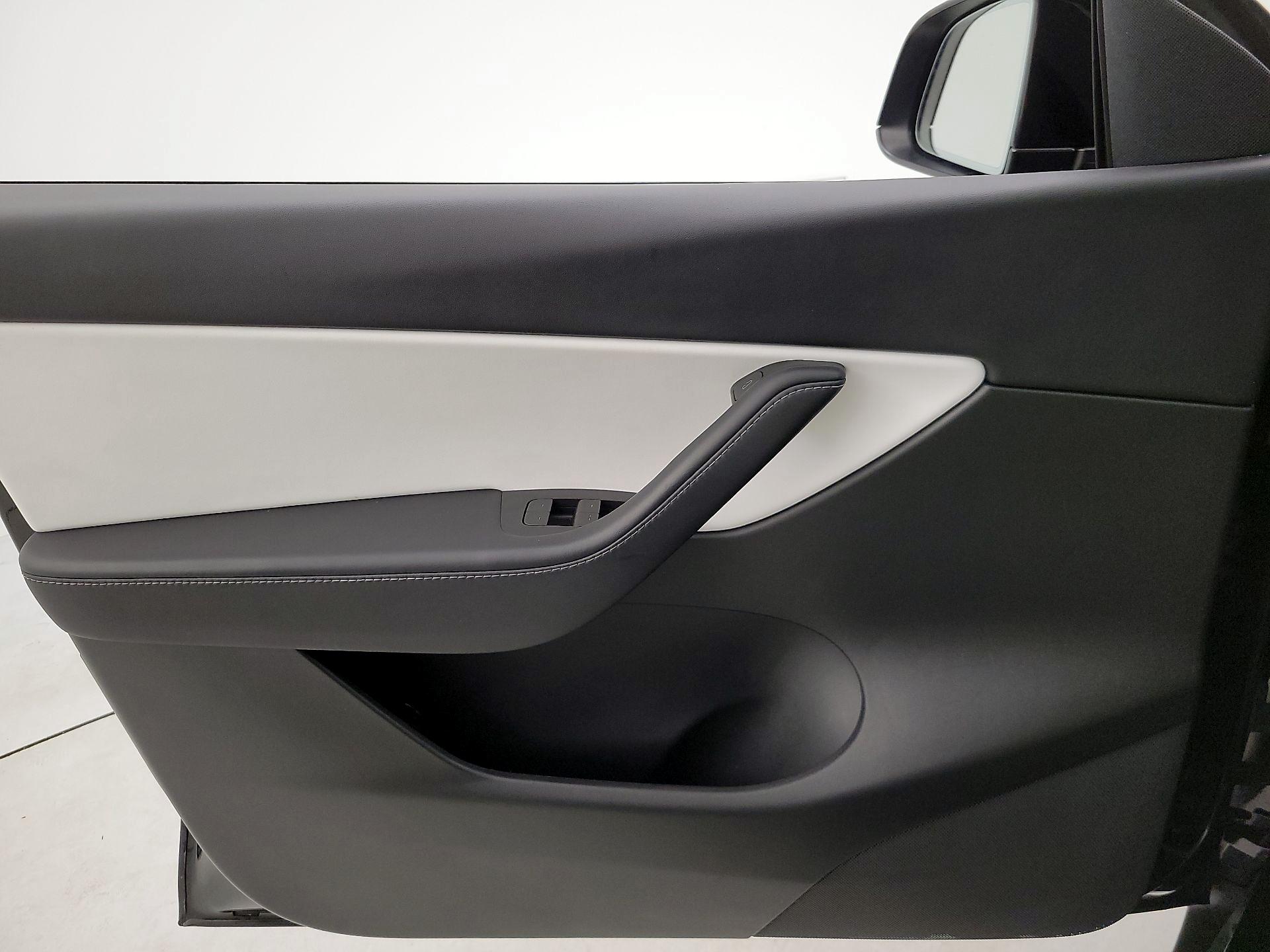 Thumbnail: 2022 Tesla Model Y - 12