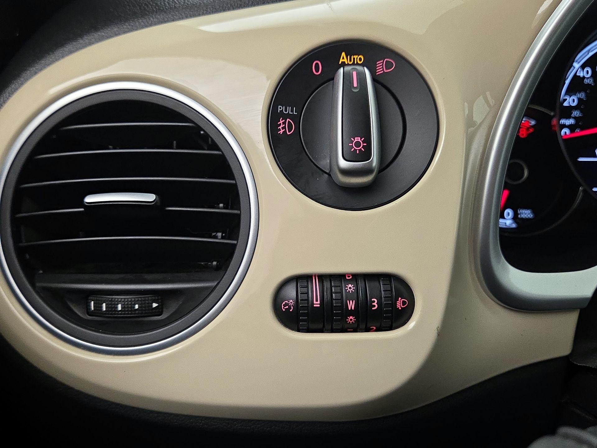 Thumbnail: 2019 Volkswagen Beetle - 13