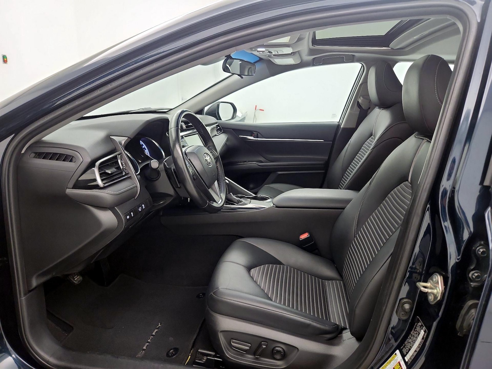 Power Seat(s) & Side Airbags