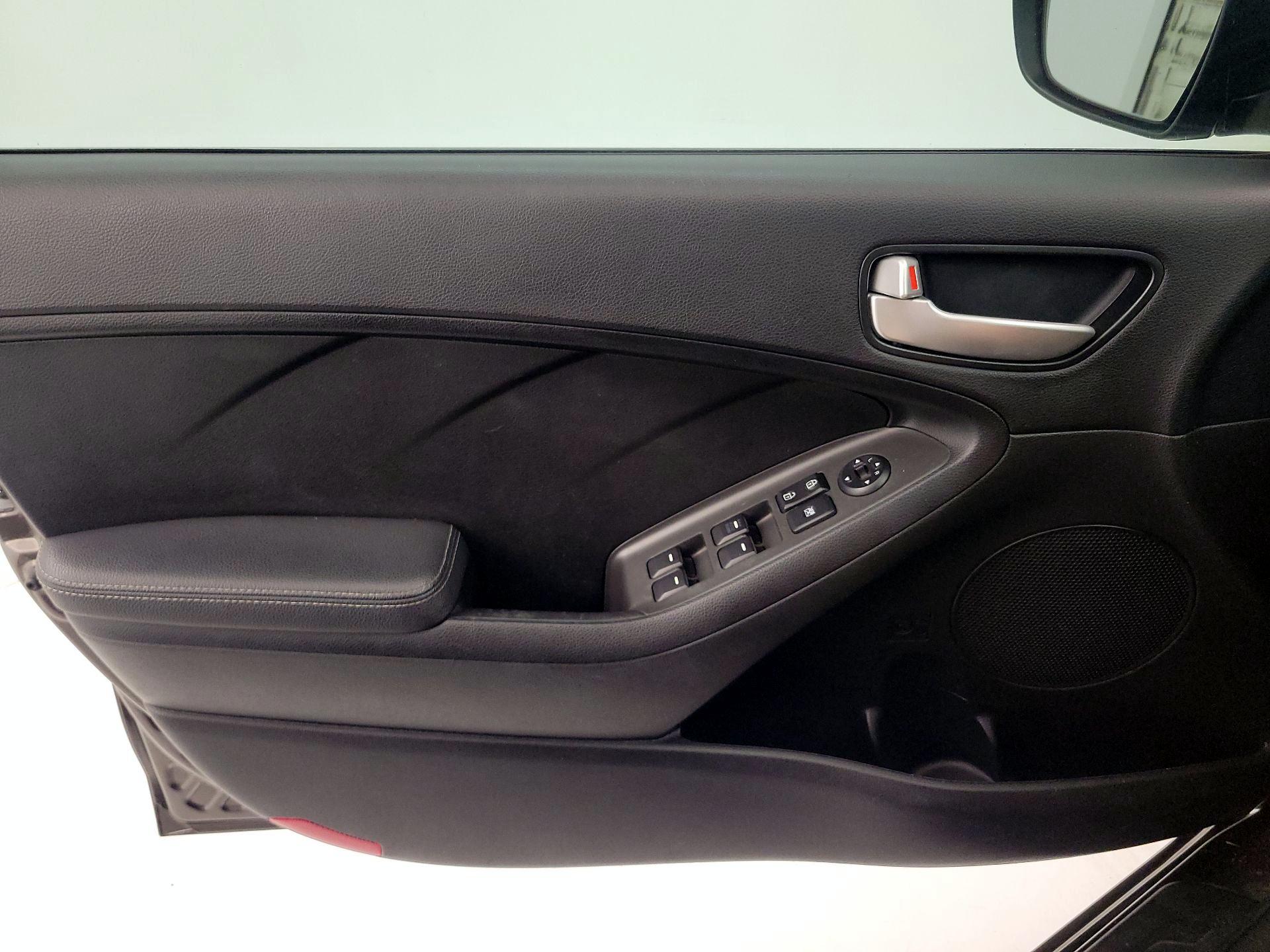 Thumbnail: 2017 Kia Forte - 12