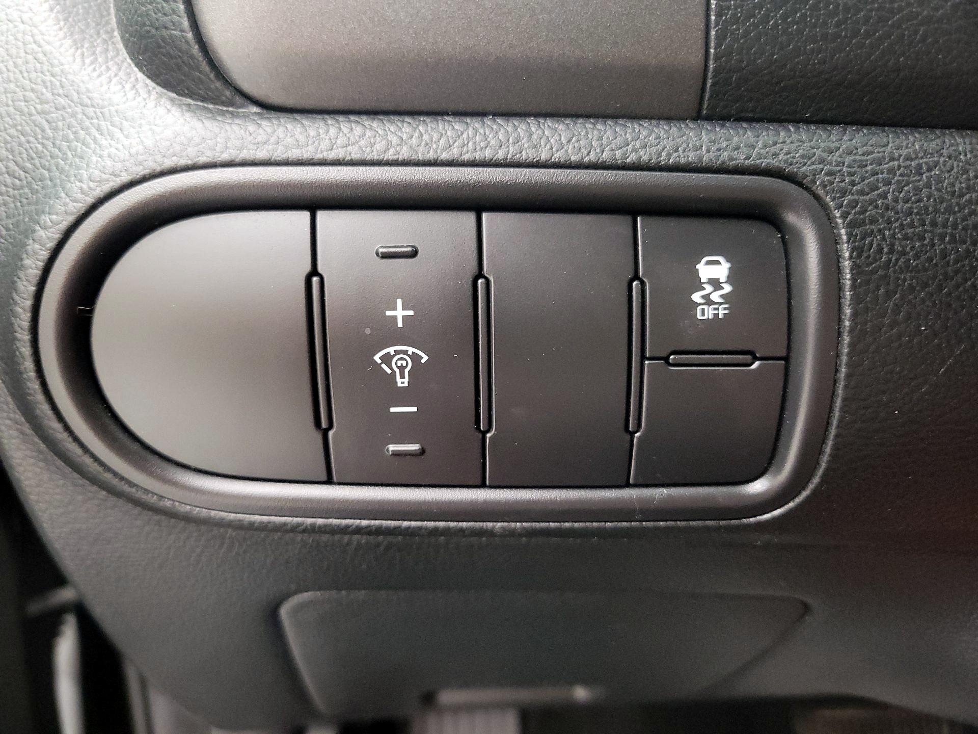 Thumbnail: 2017 Kia Forte - 13