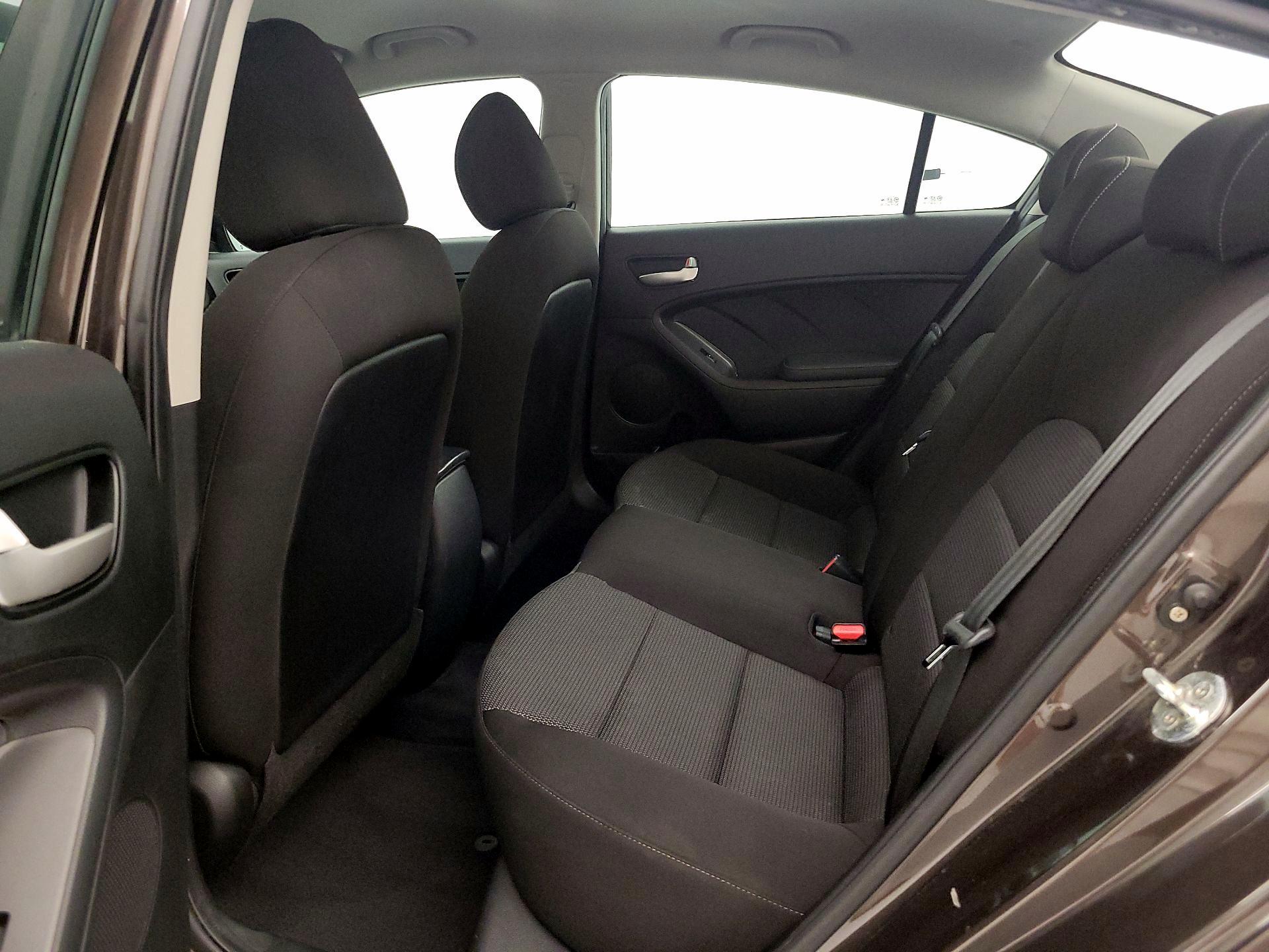 Thumbnail: 2017 Kia Forte - 18