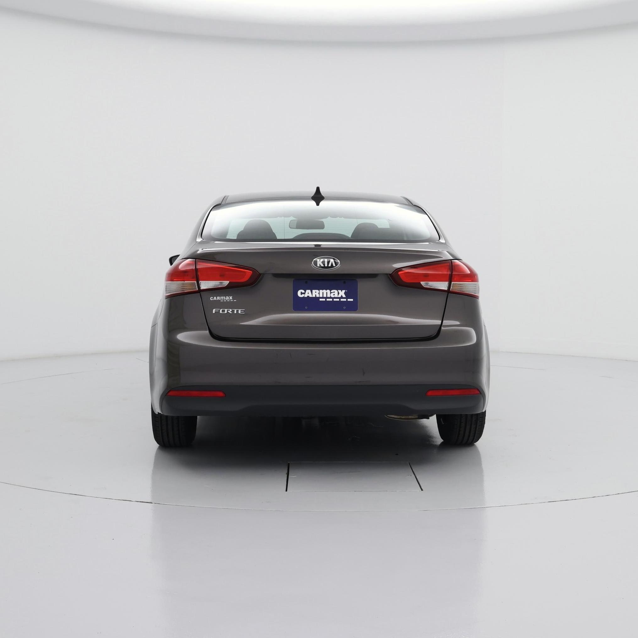 Thumbnail: 2017 Kia Forte - 6