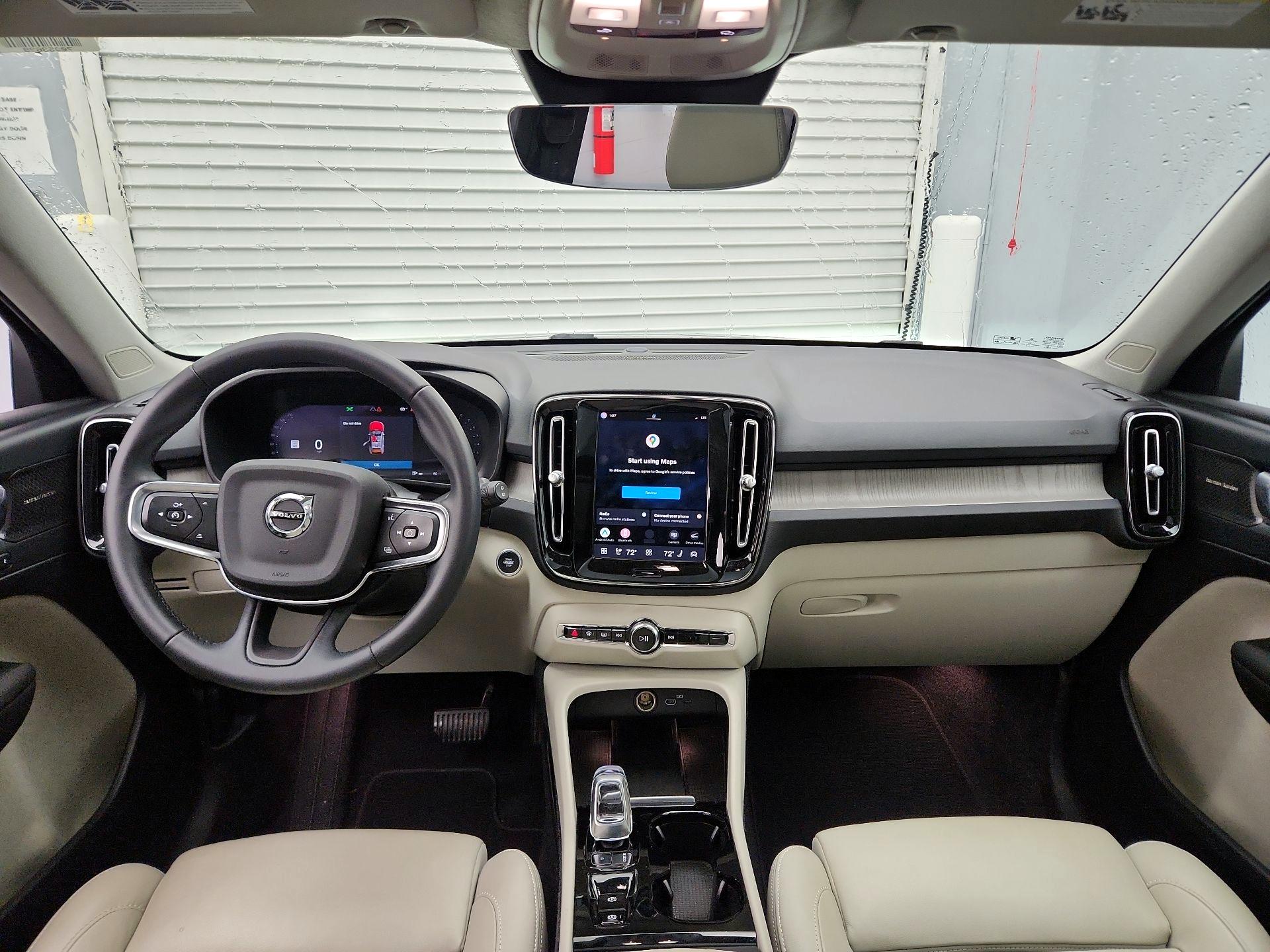Thumbnail: 2023 Volvo XC40 - 9