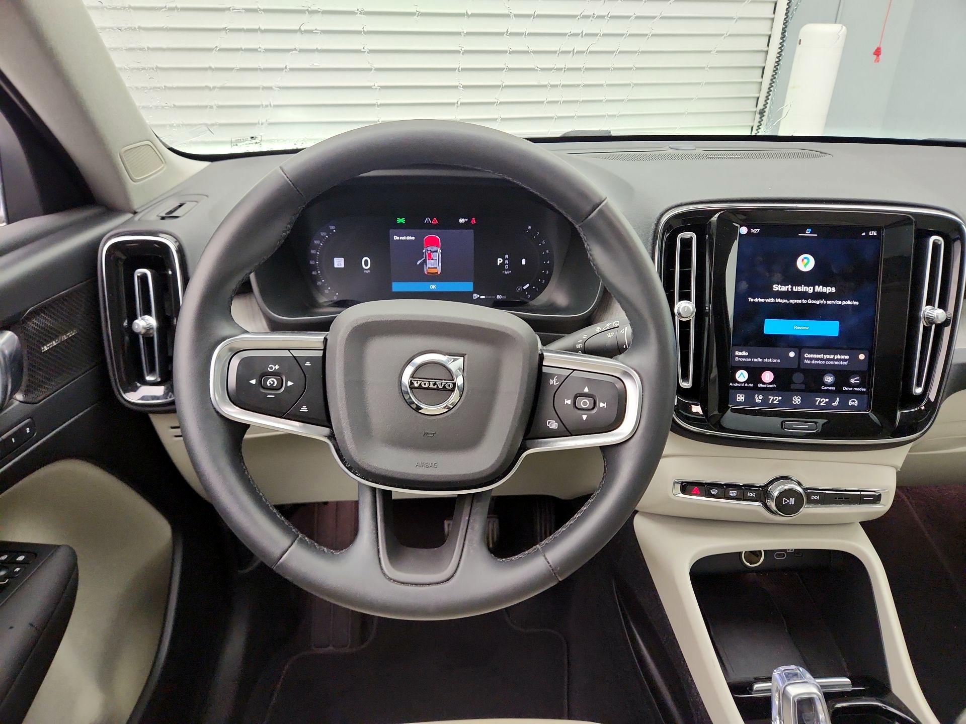 Thumbnail: 2023 Volvo XC40 - 10