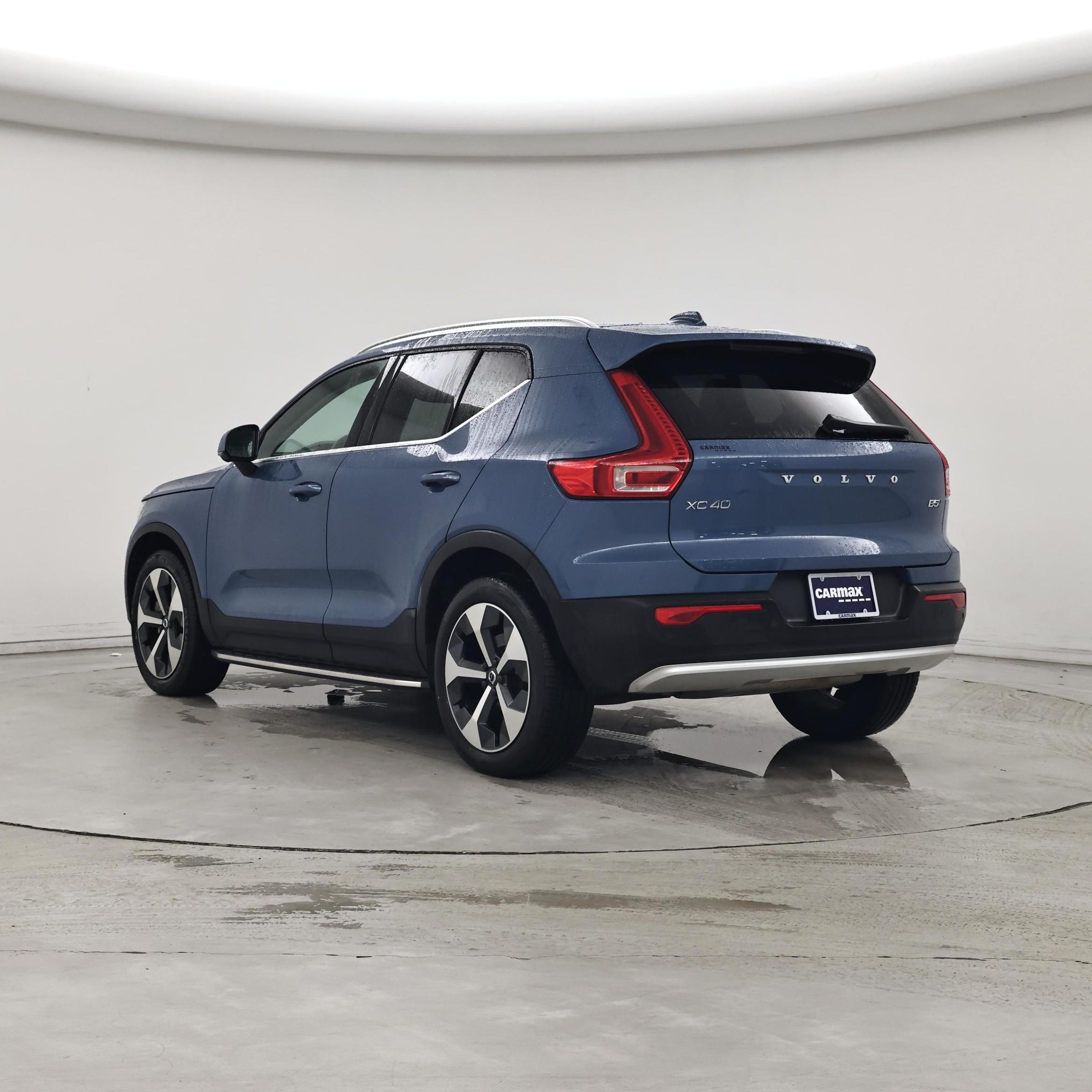 Thumbnail: 2023 Volvo XC40 - 2