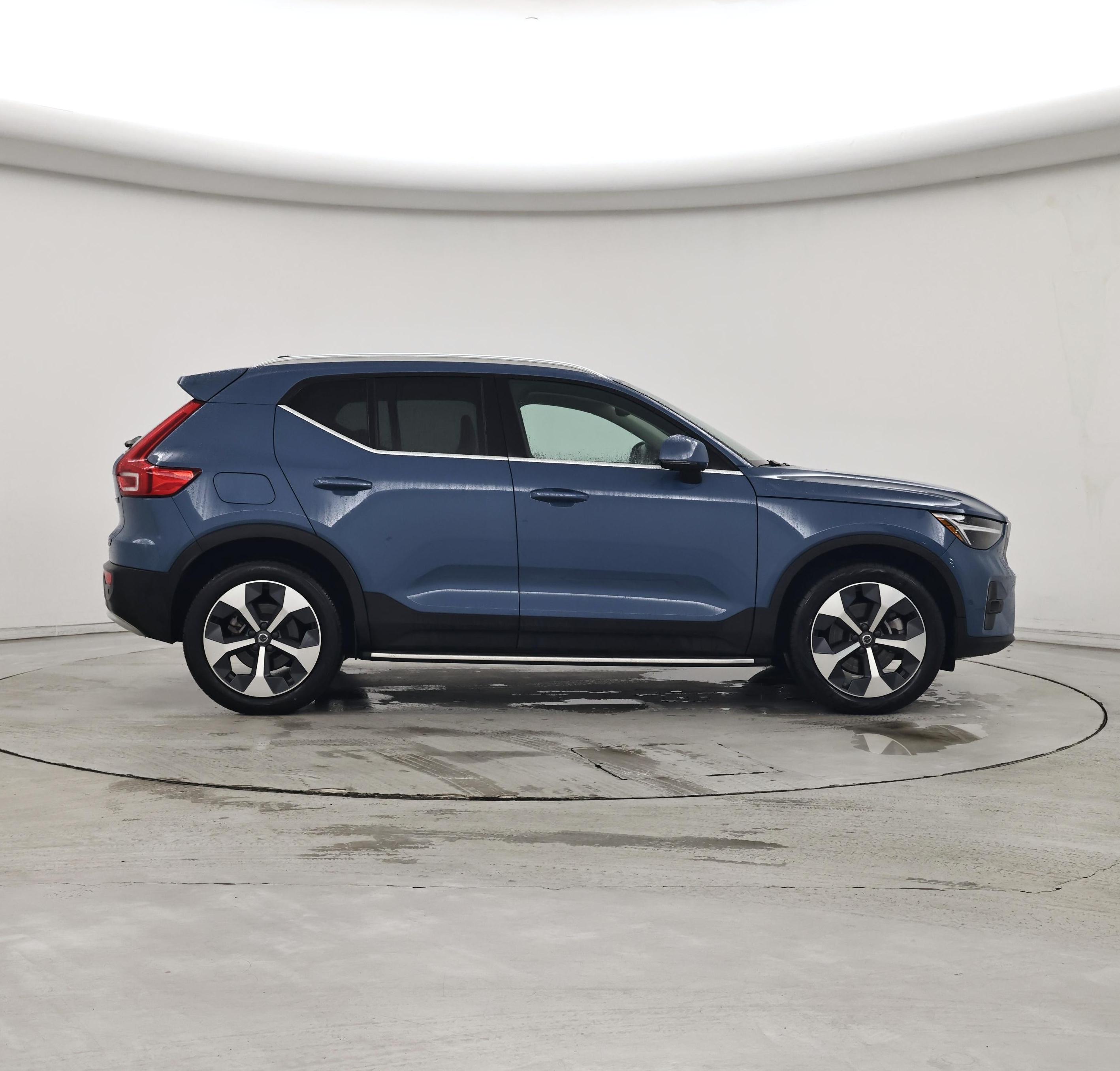 Thumbnail: 2023 Volvo XC40 - 7