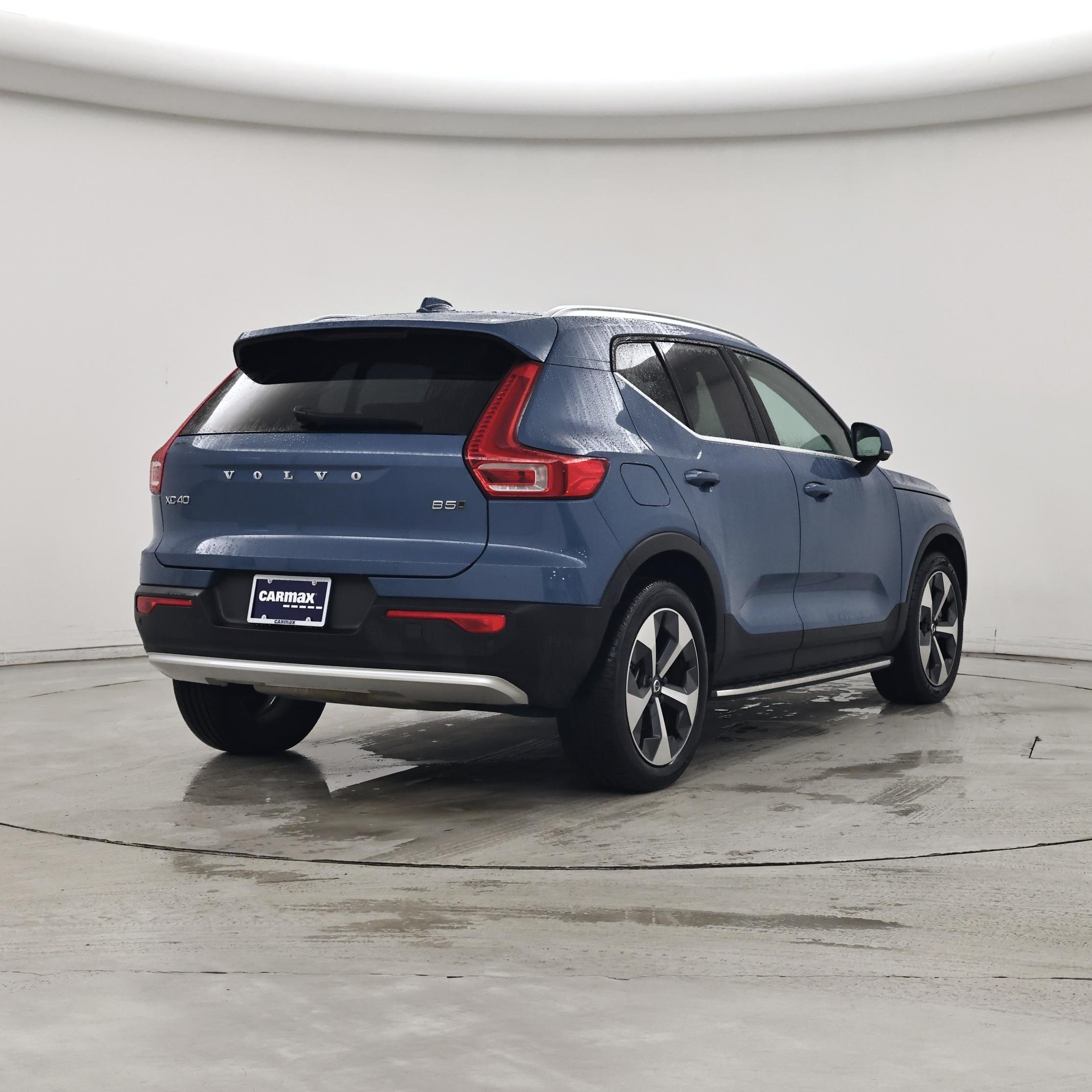 Thumbnail: 2023 Volvo XC40 - 8