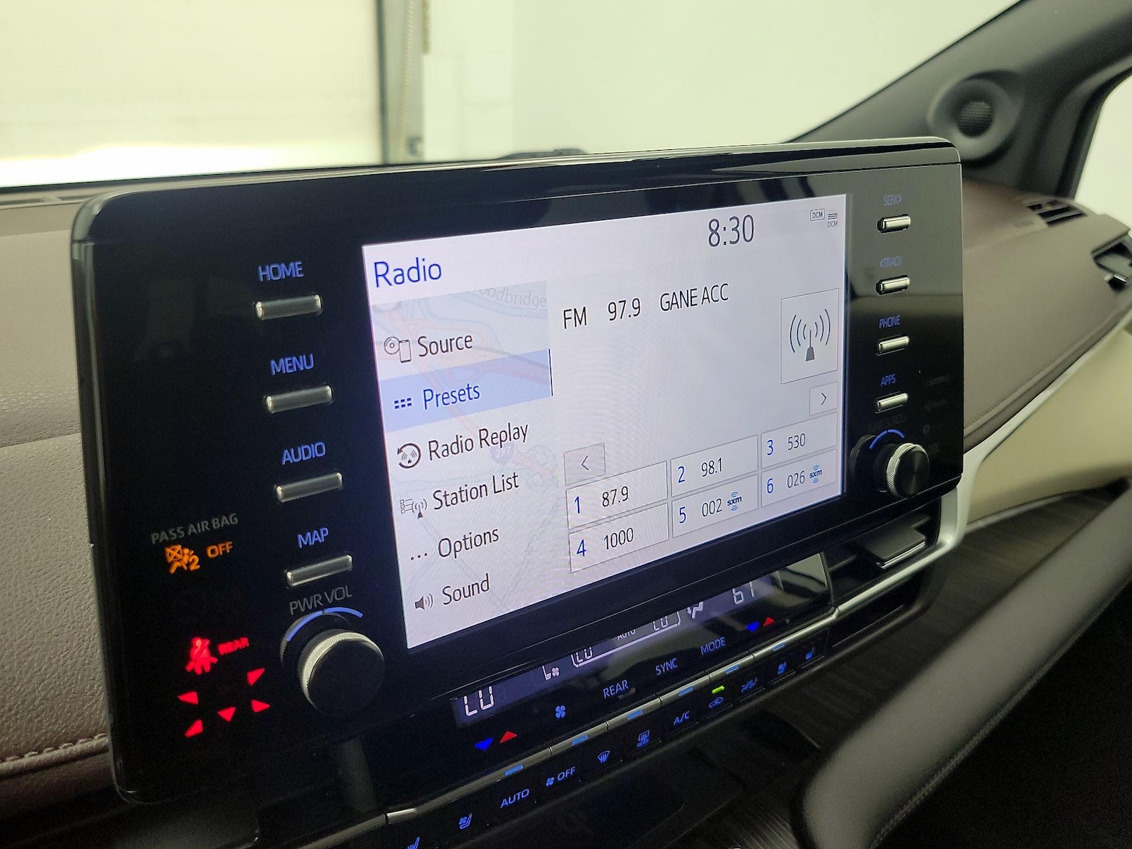 2022 Toyota Sienna Platinum - Photo 17