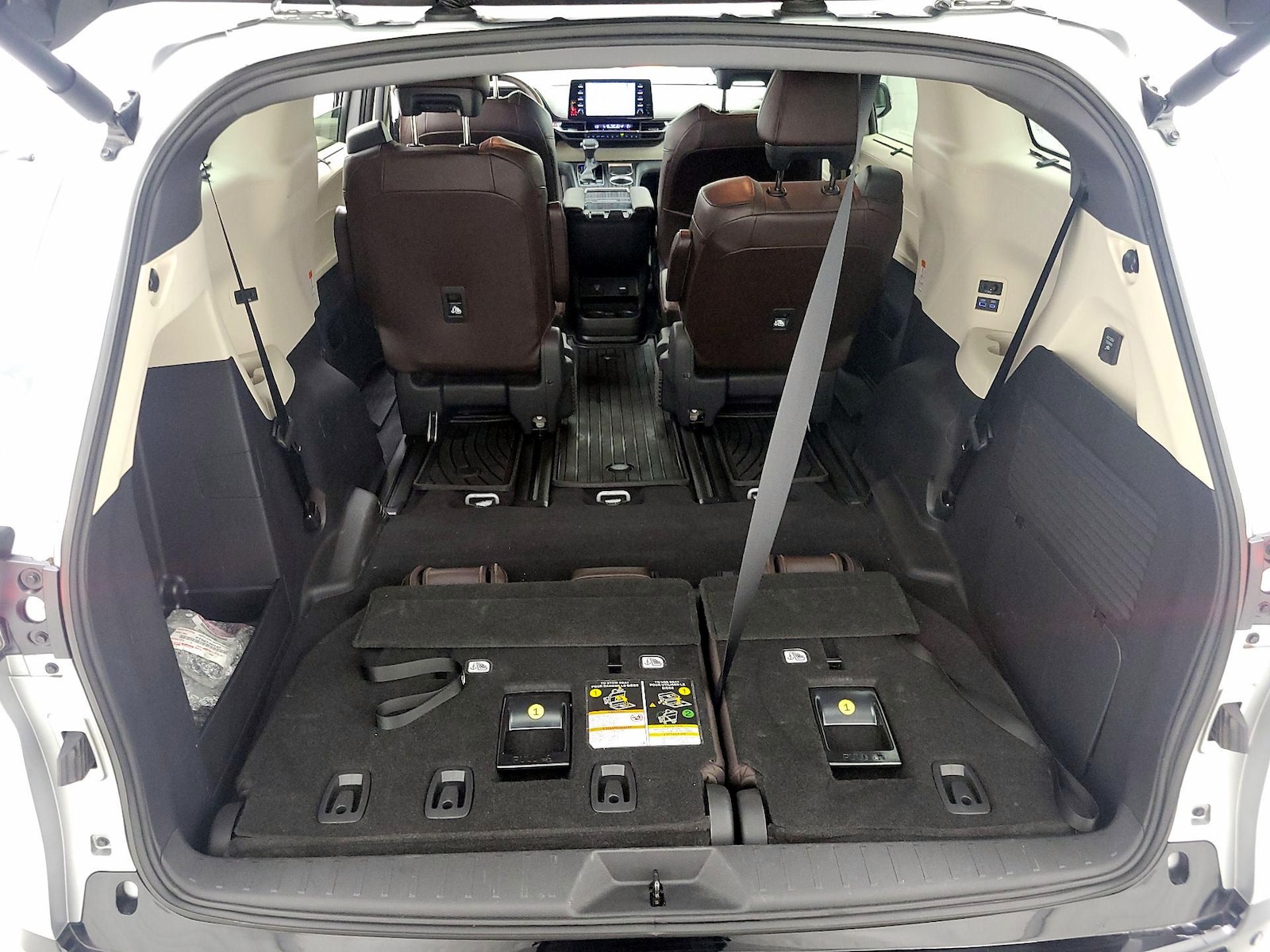 2022 Toyota Sienna Platinum - Photo 24