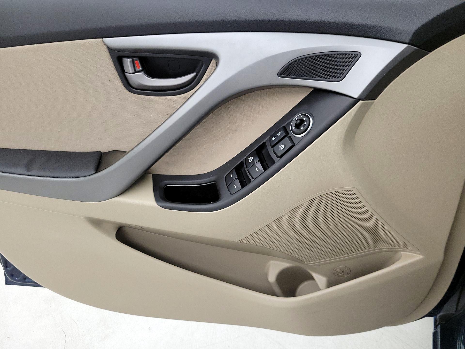 Thumbnail: 2014 Hyundai Elantra - 12