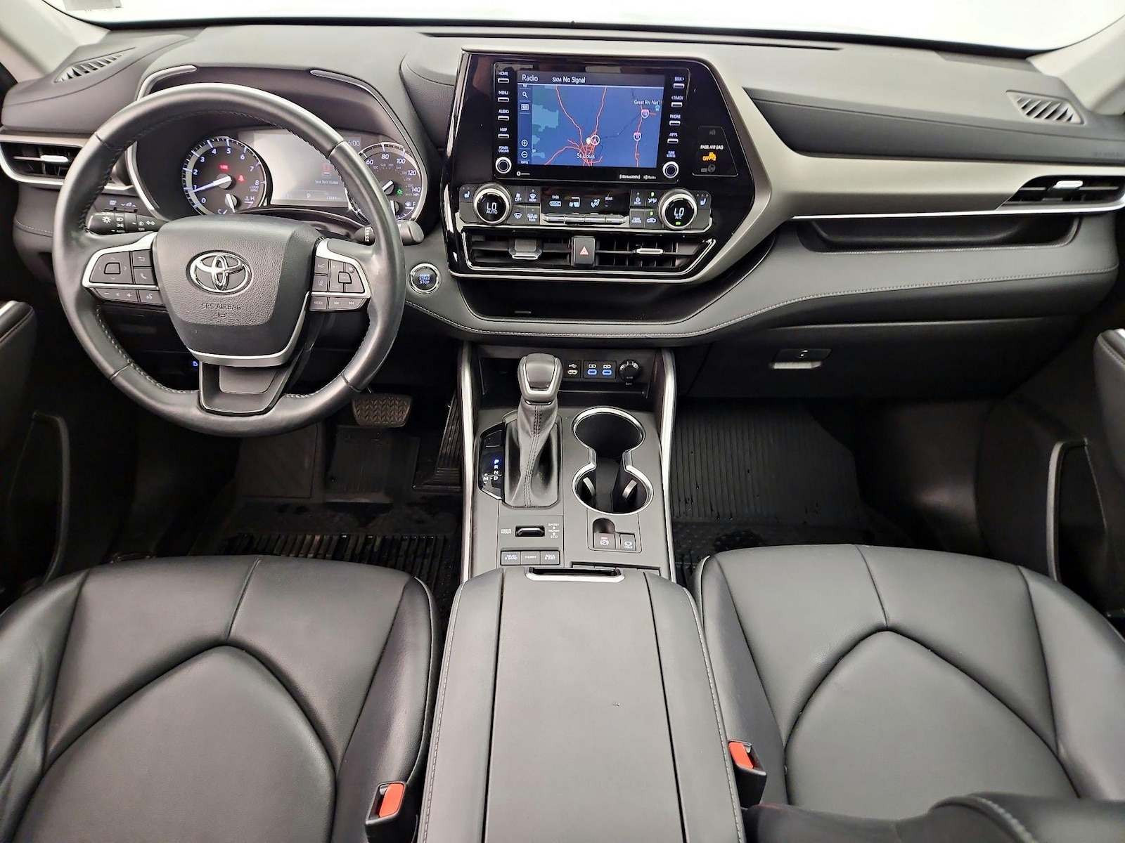 2022 Toyota Highlander XLE - Photo 10