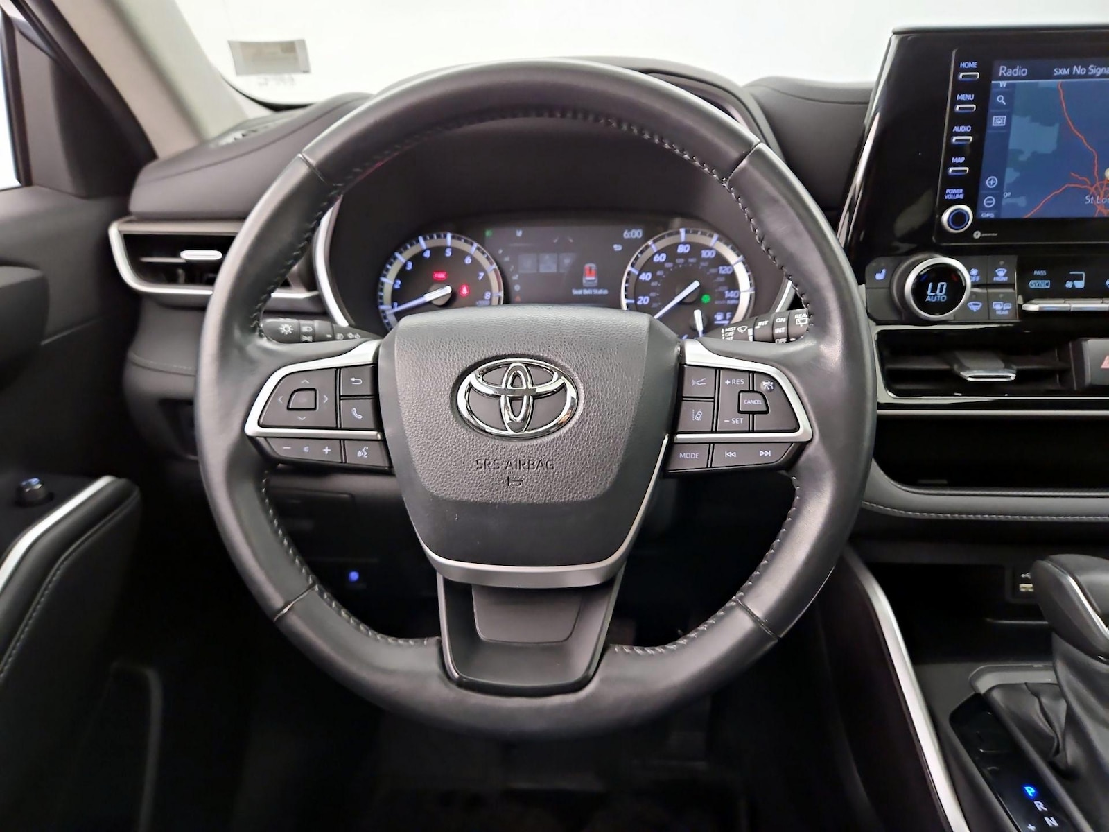 2022 Toyota Highlander XLE - Photo 11