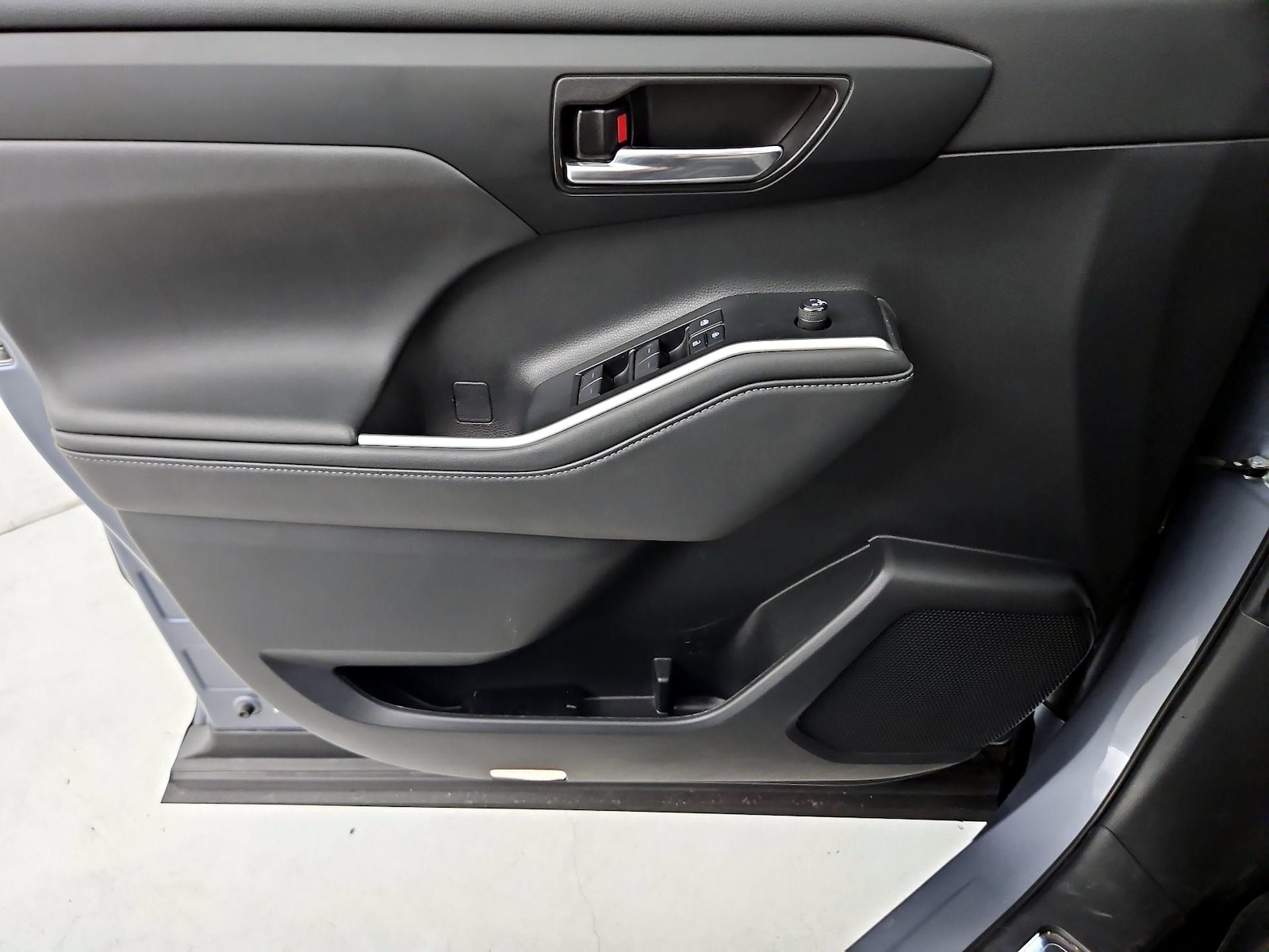 2022 Toyota Highlander XLE - Photo 13