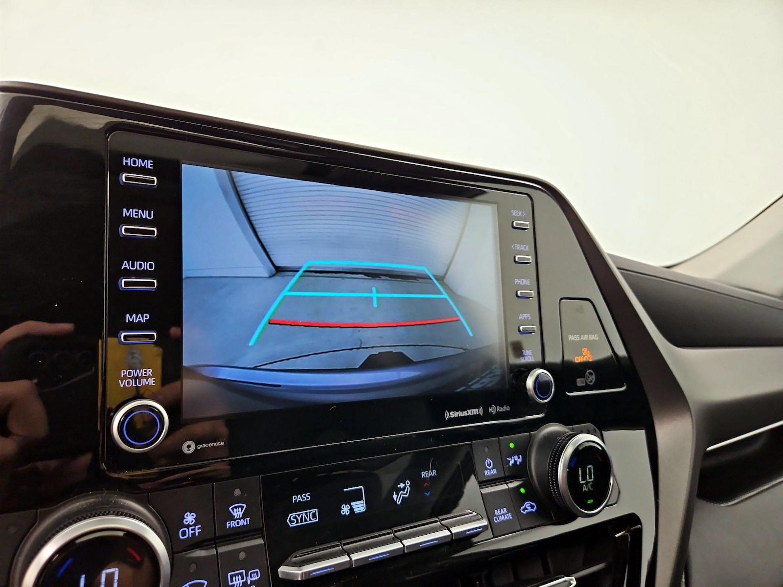 2022 Toyota Highlander XLE - Photo 16
