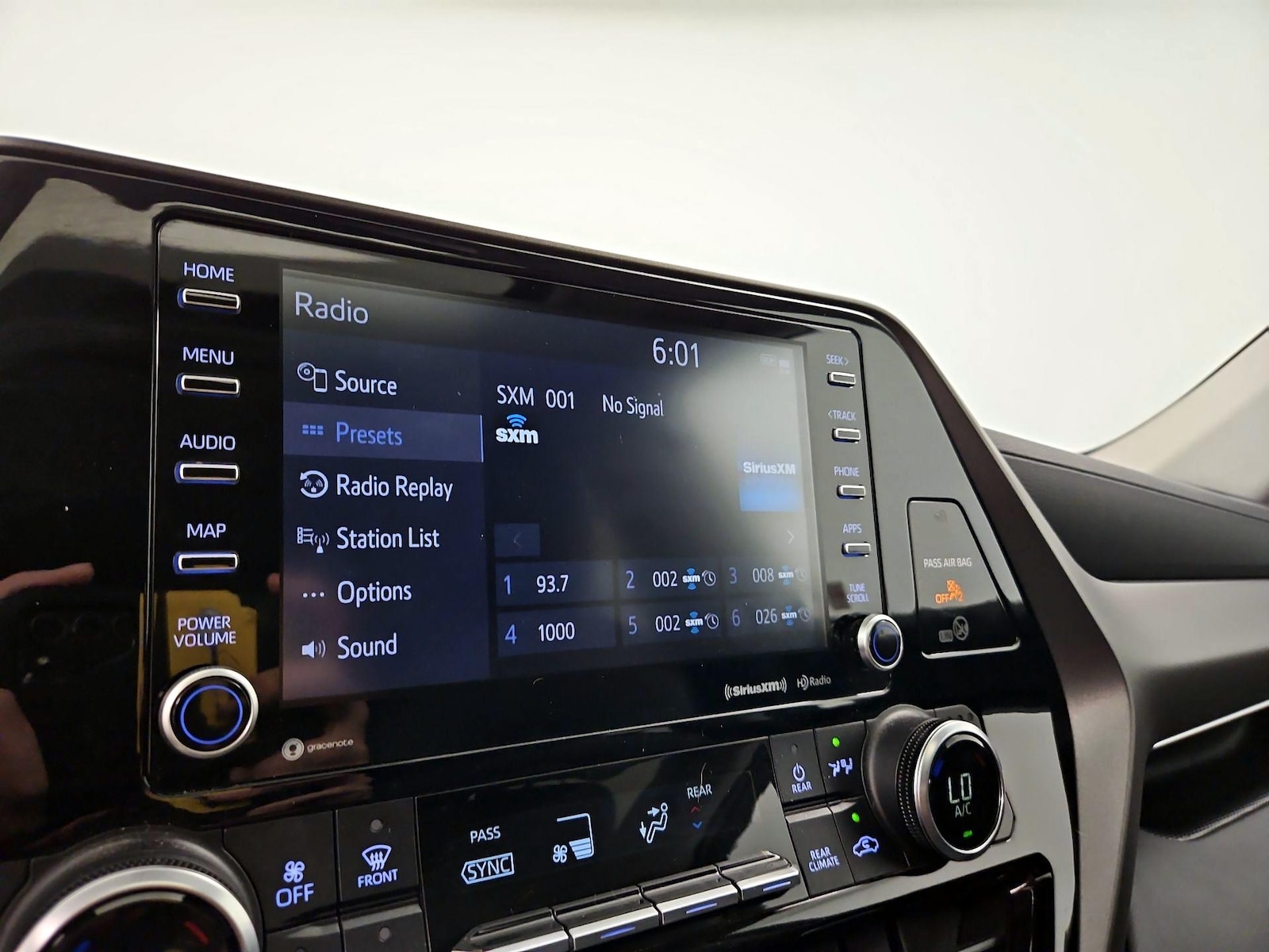 2022 Toyota Highlander XLE - Photo 17