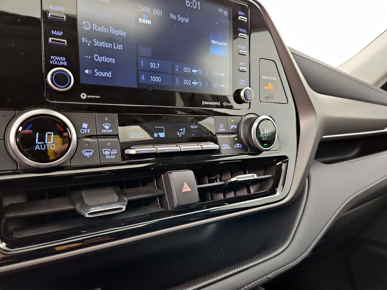 2022 Toyota Highlander XLE - Photo 18