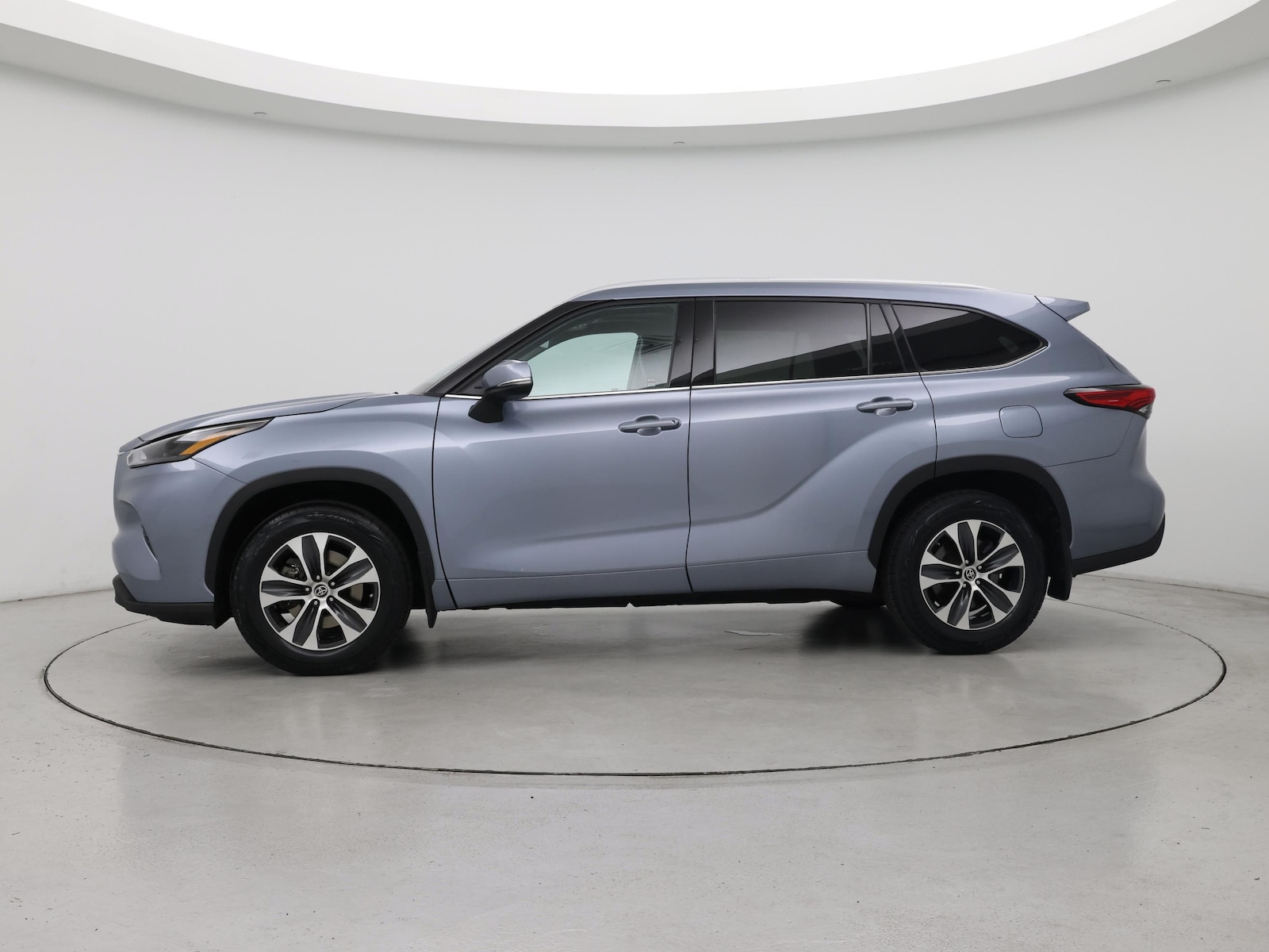 2022 Toyota Highlander XLE - Photo 4