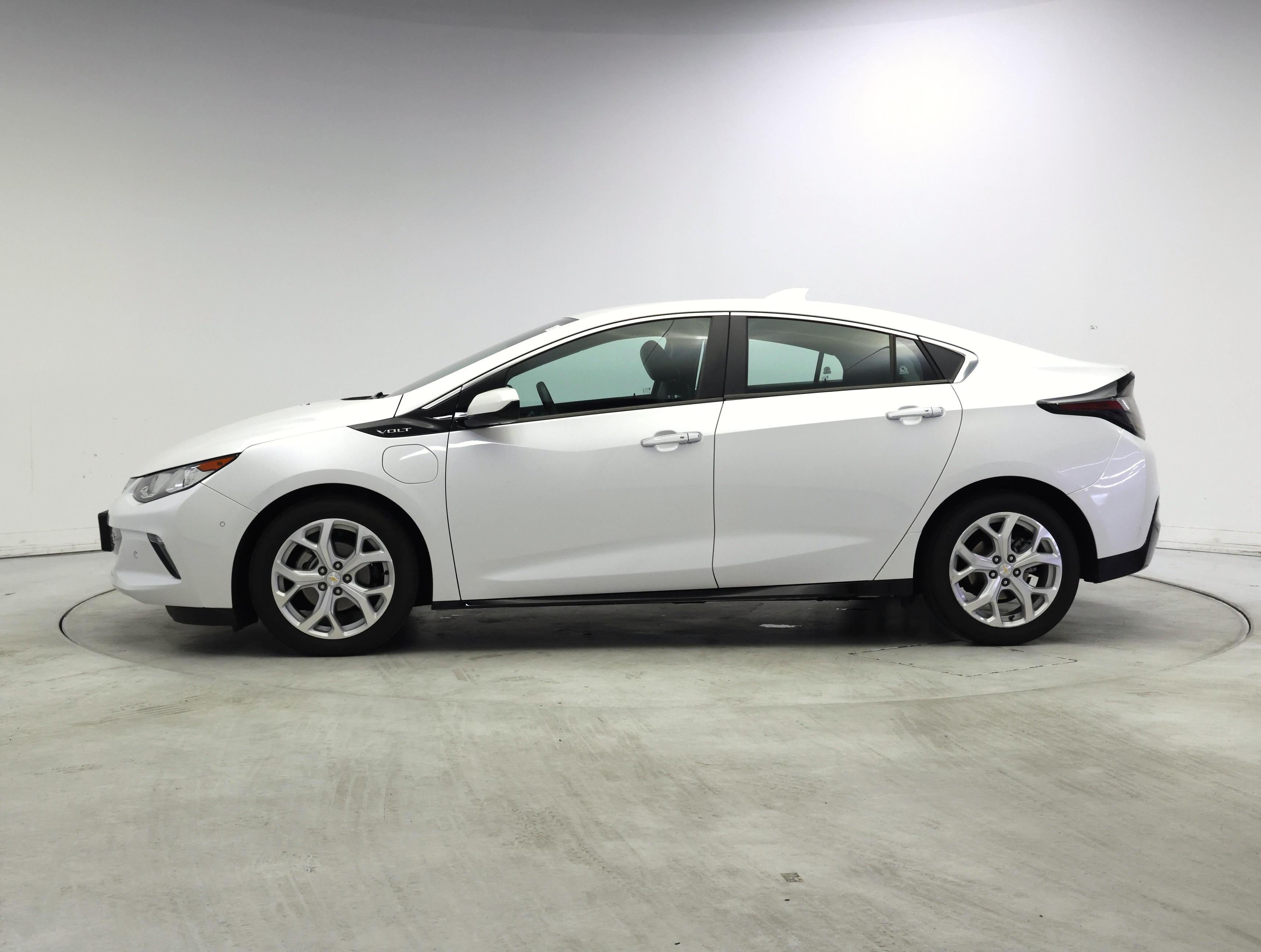 Thumbnail: 2018 Chevrolet Volt - 3