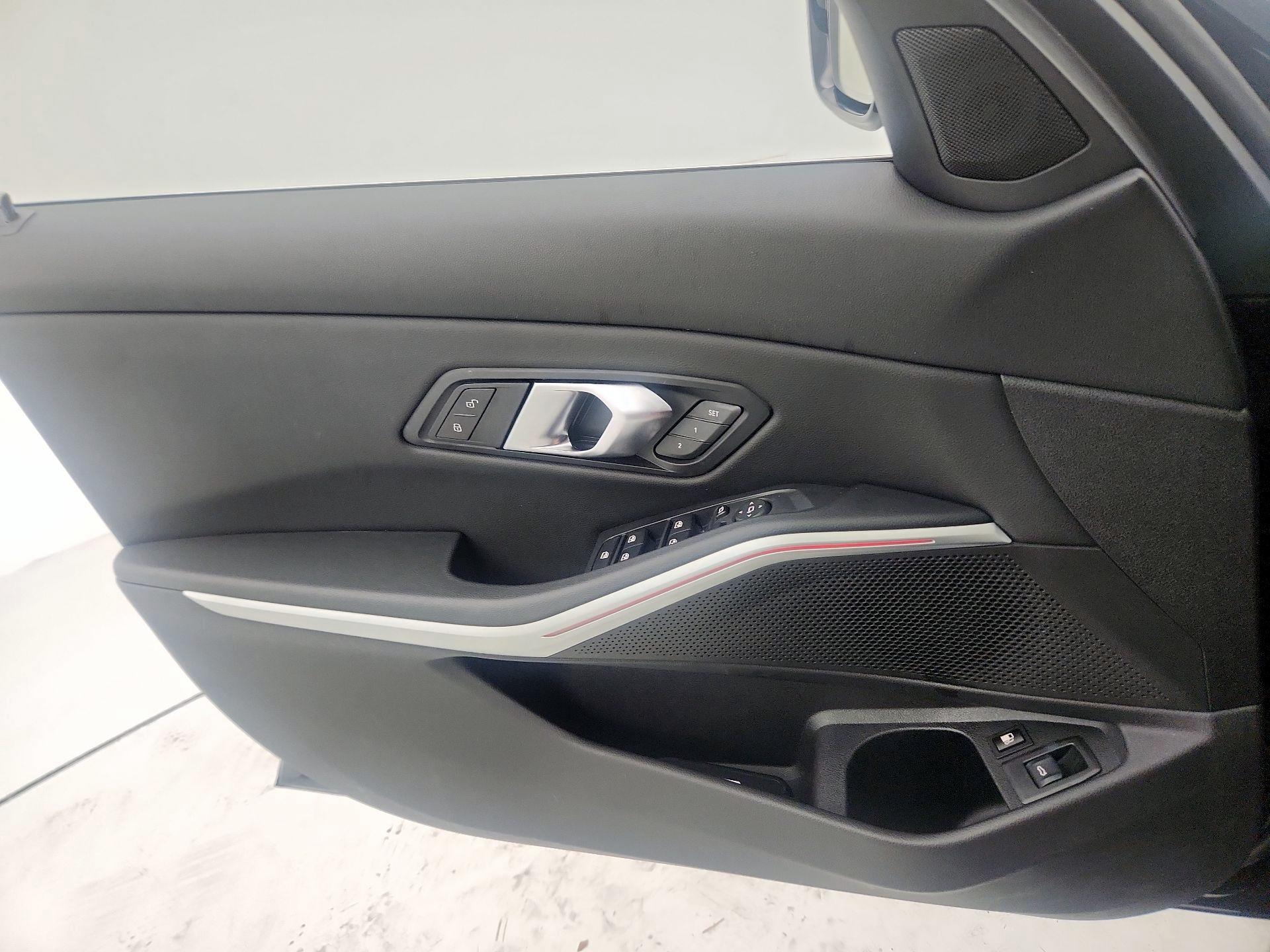 Thumbnail: 2024 BMW 3 Series - 12
