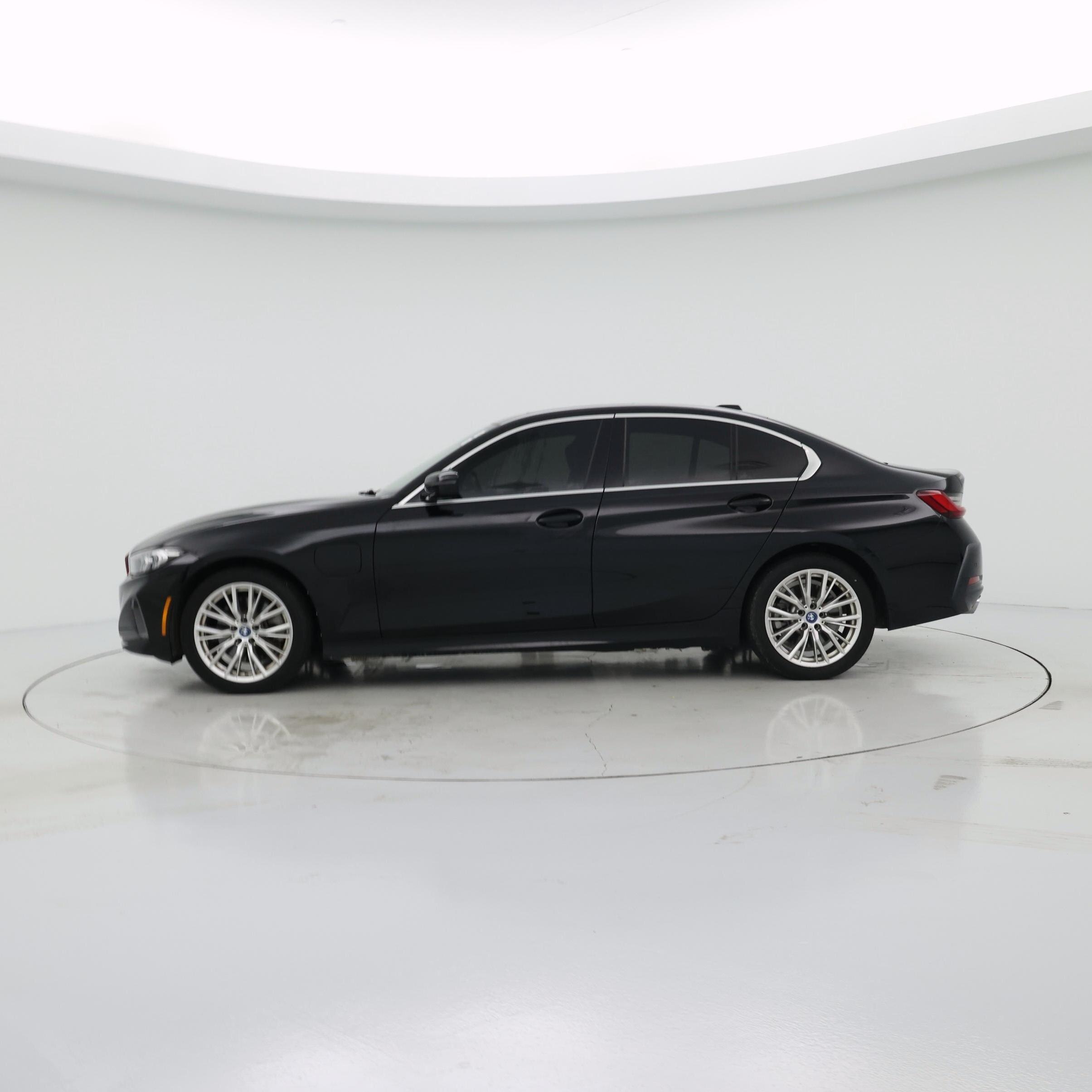 Thumbnail: 2024 BMW 3 Series - 3
