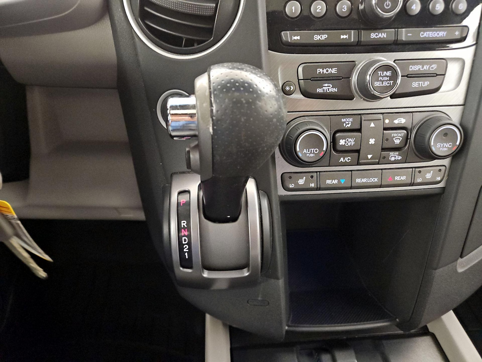 2015 Honda Pilot EX-L - Photo 16