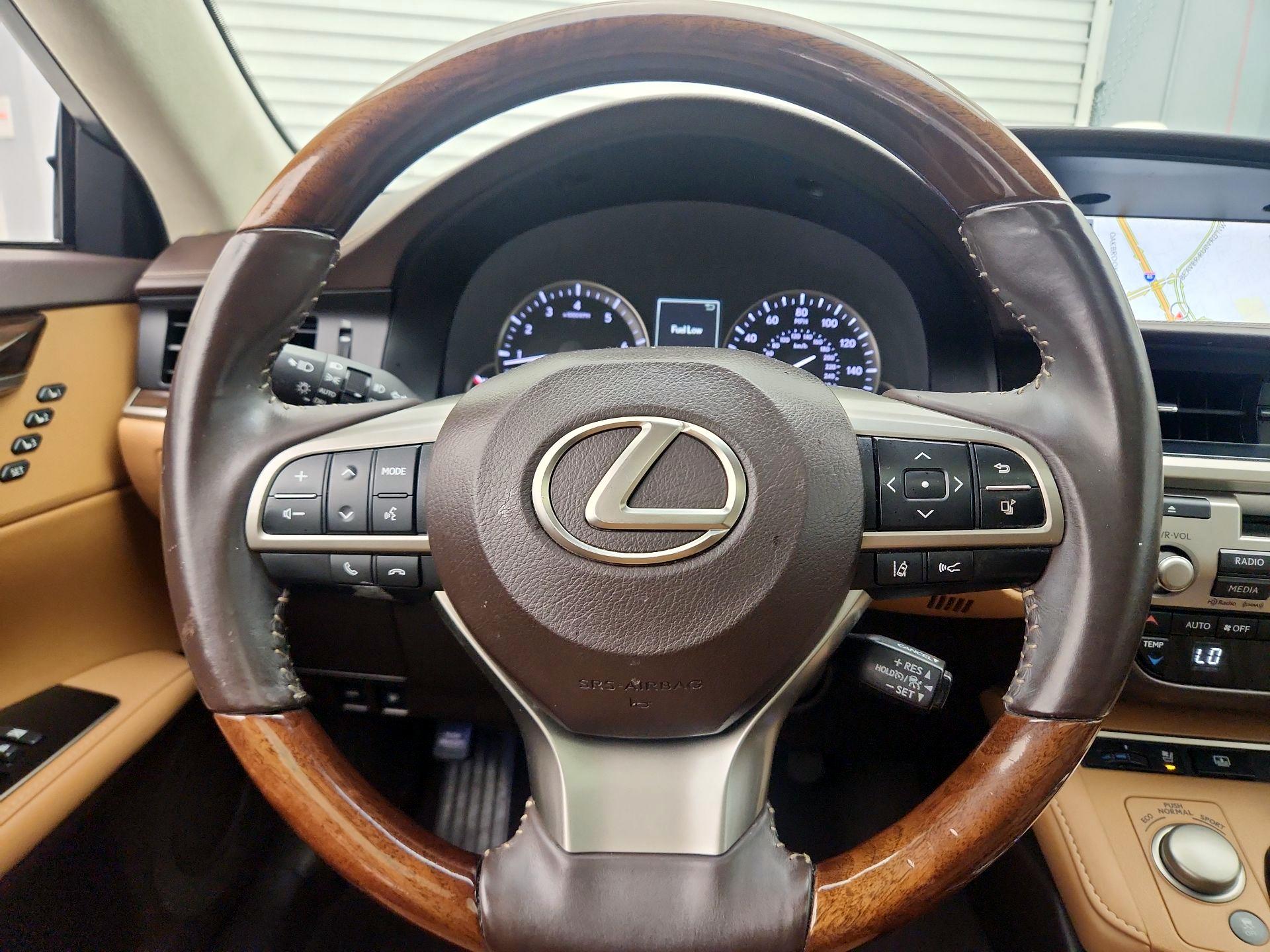 Thumbnail: 2017 Lexus ES - 10