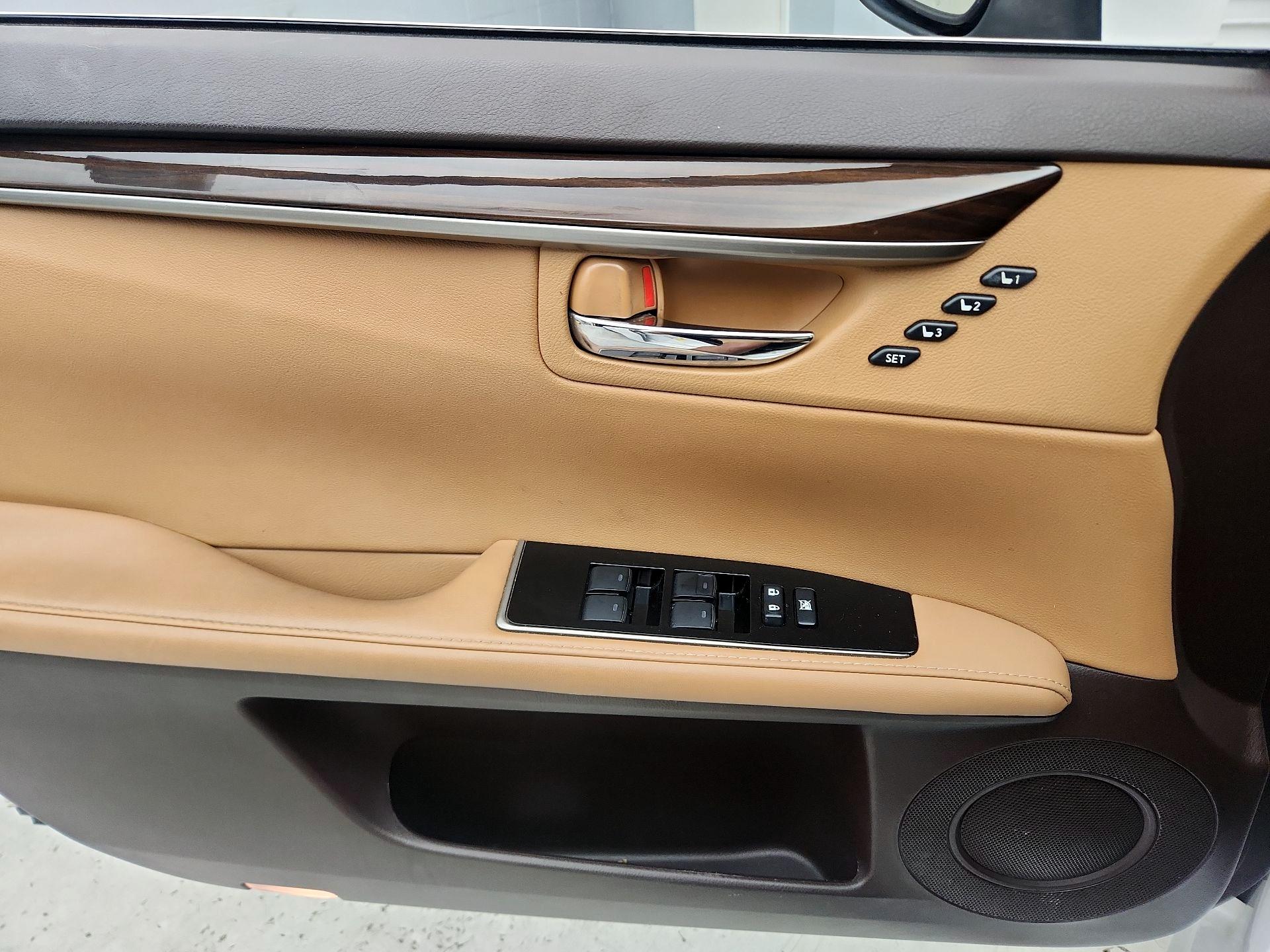 Thumbnail: 2017 Lexus ES - 12