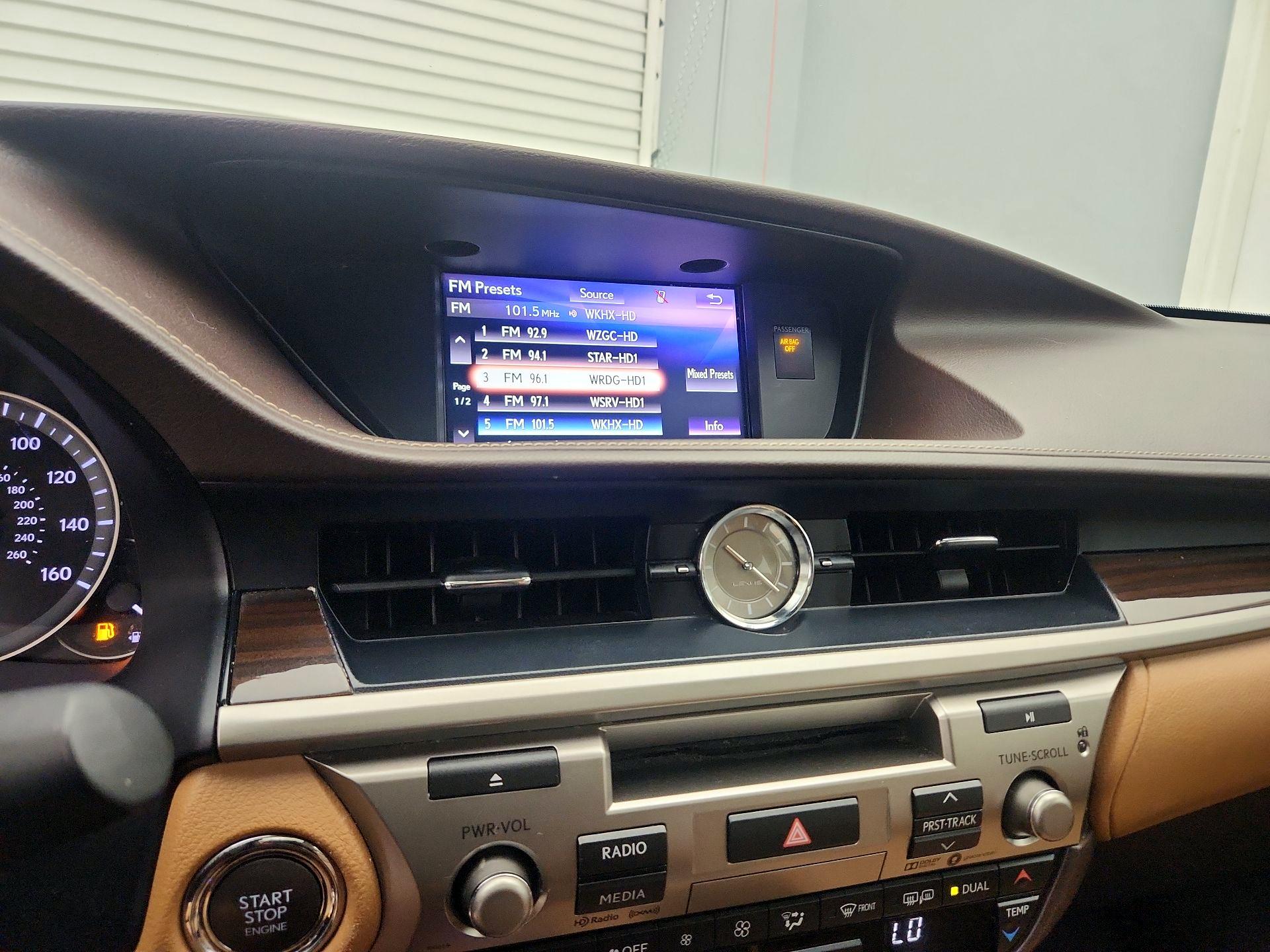 Thumbnail: 2017 Lexus ES - 16