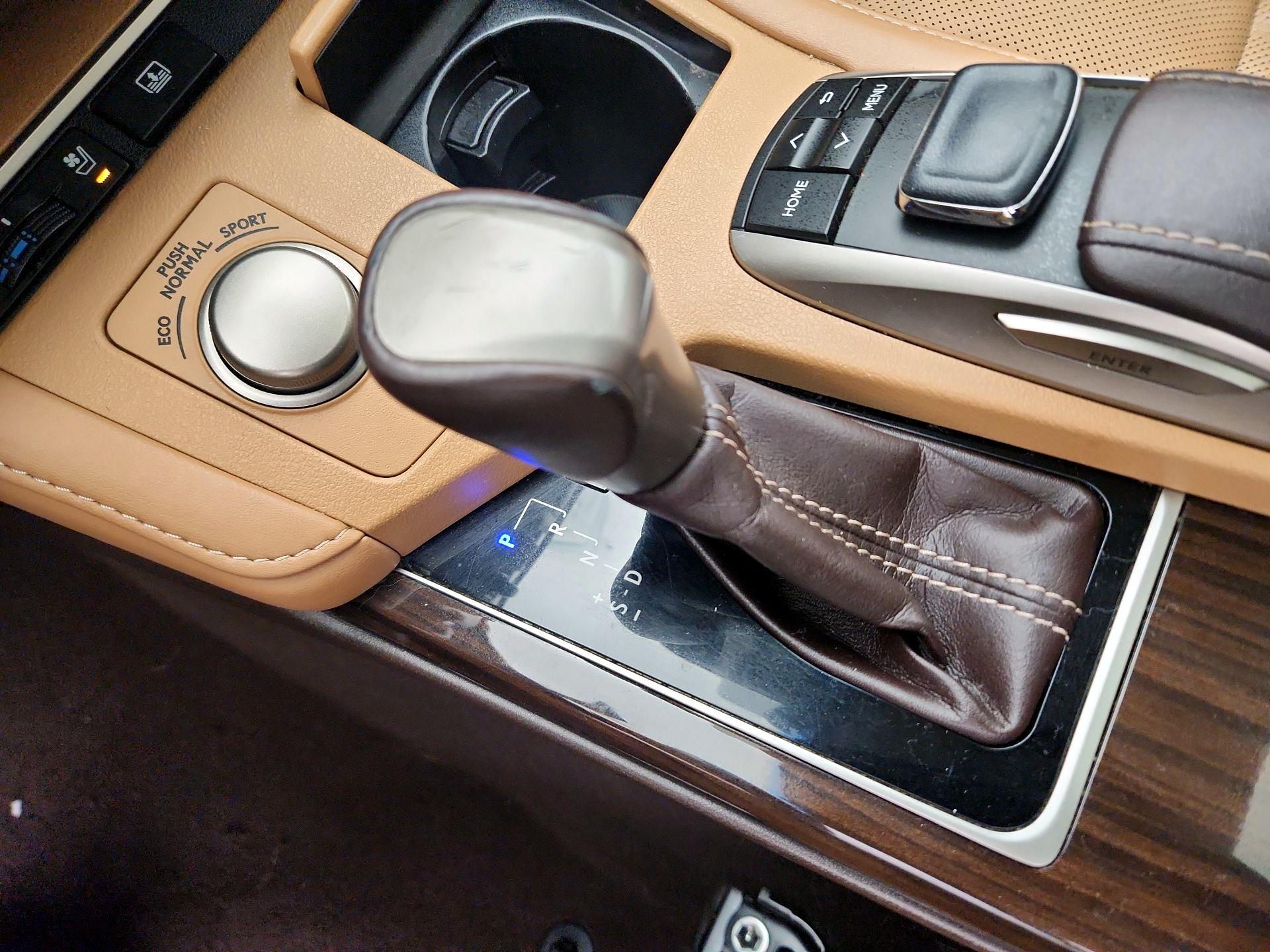 Thumbnail: 2017 Lexus ES - 18