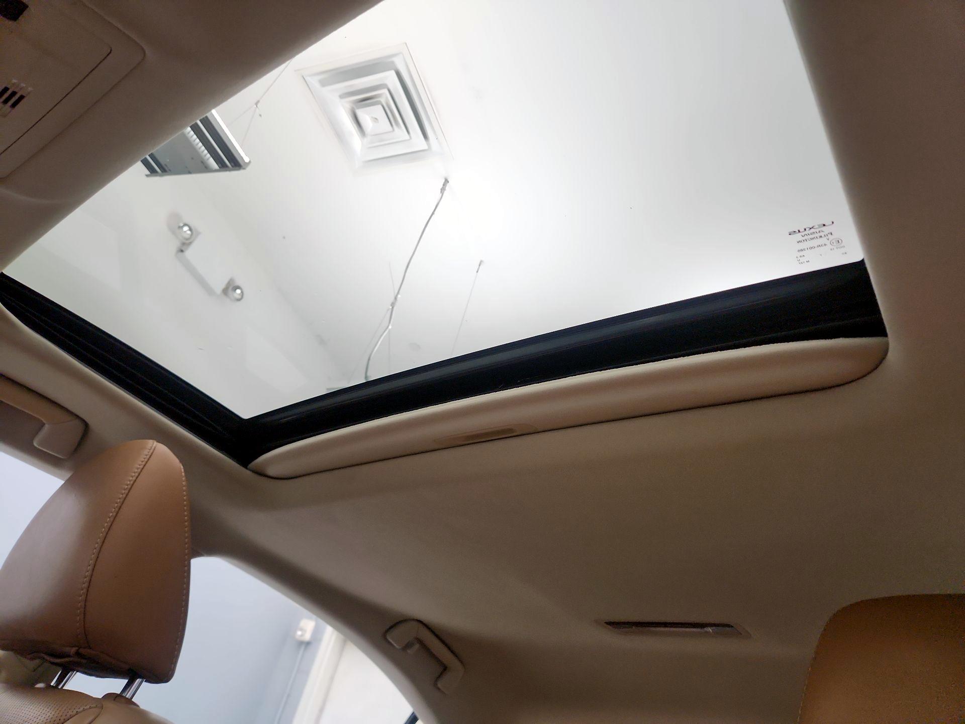 Thumbnail: 2017 Lexus ES - 19
