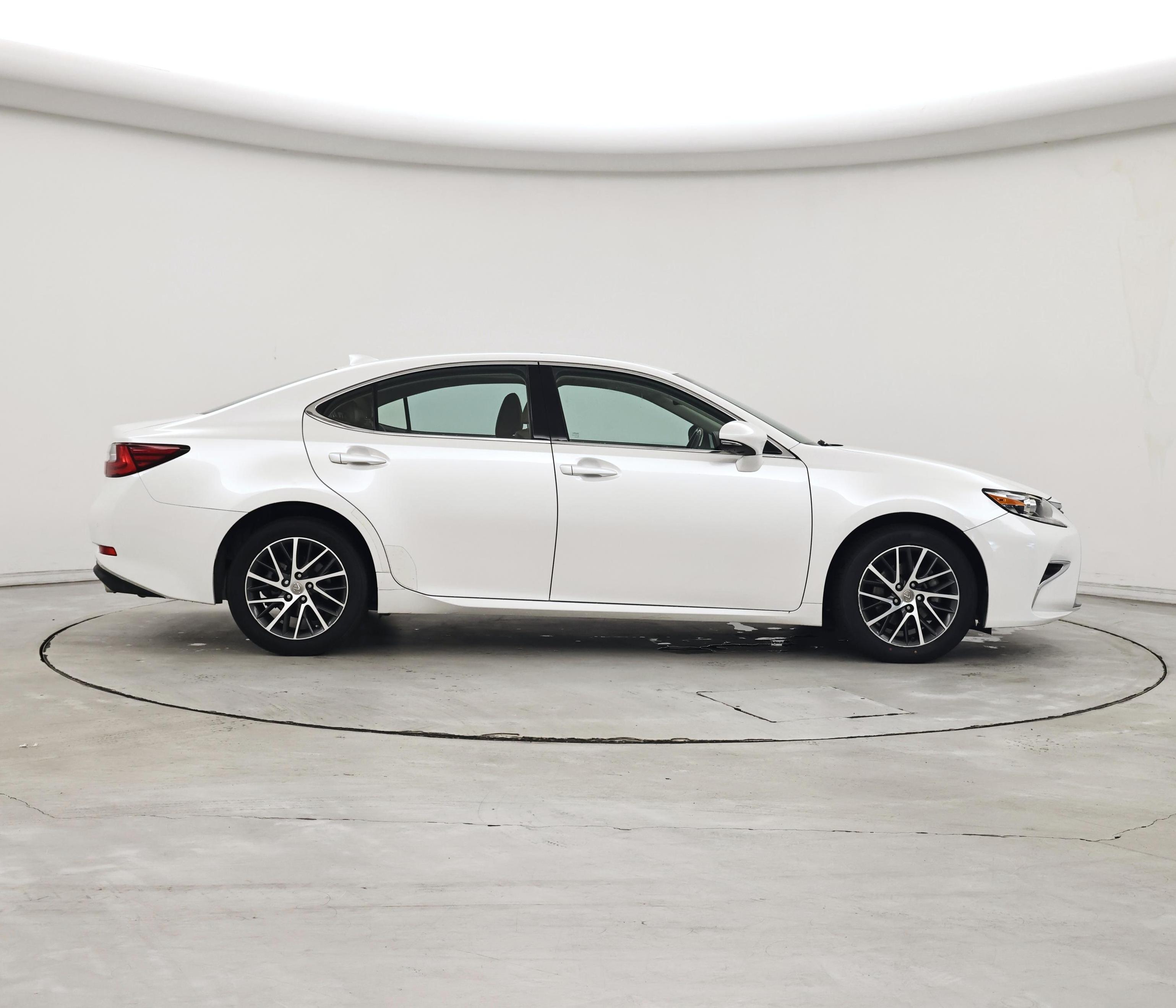 Thumbnail: 2017 Lexus ES - 7