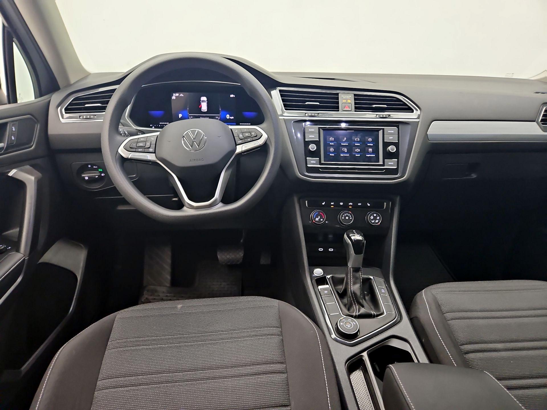 Thumbnail: 2023 Volkswagen Tiguan - 10