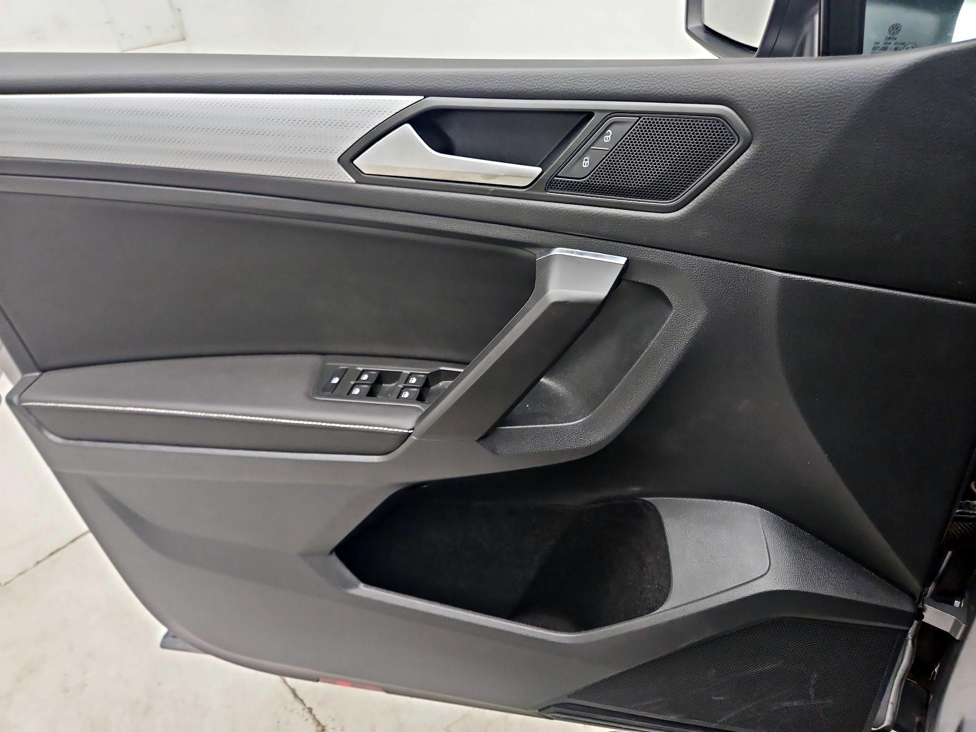 Thumbnail: 2023 Volkswagen Tiguan - 12