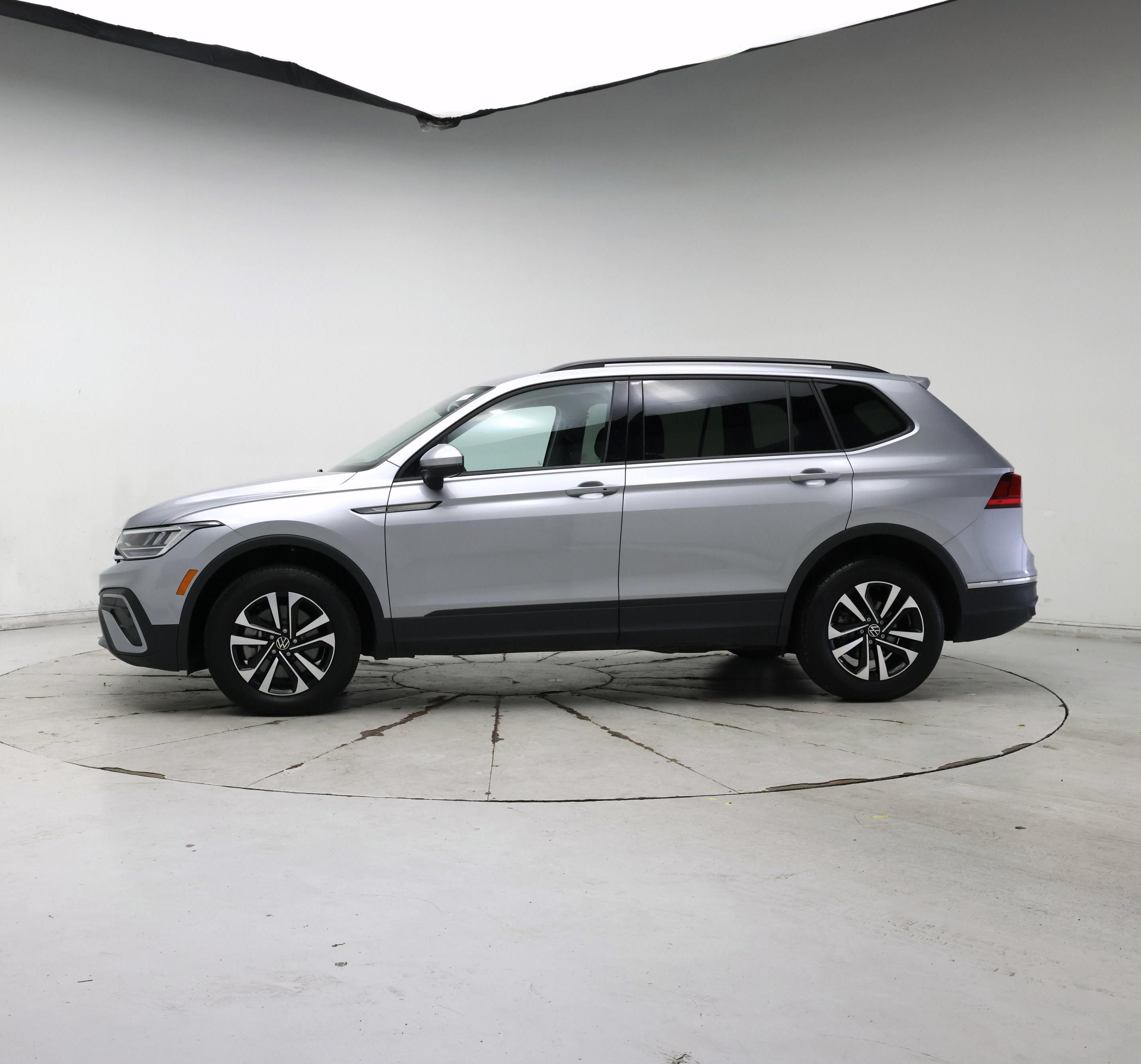 Thumbnail: 2023 Volkswagen Tiguan - 3