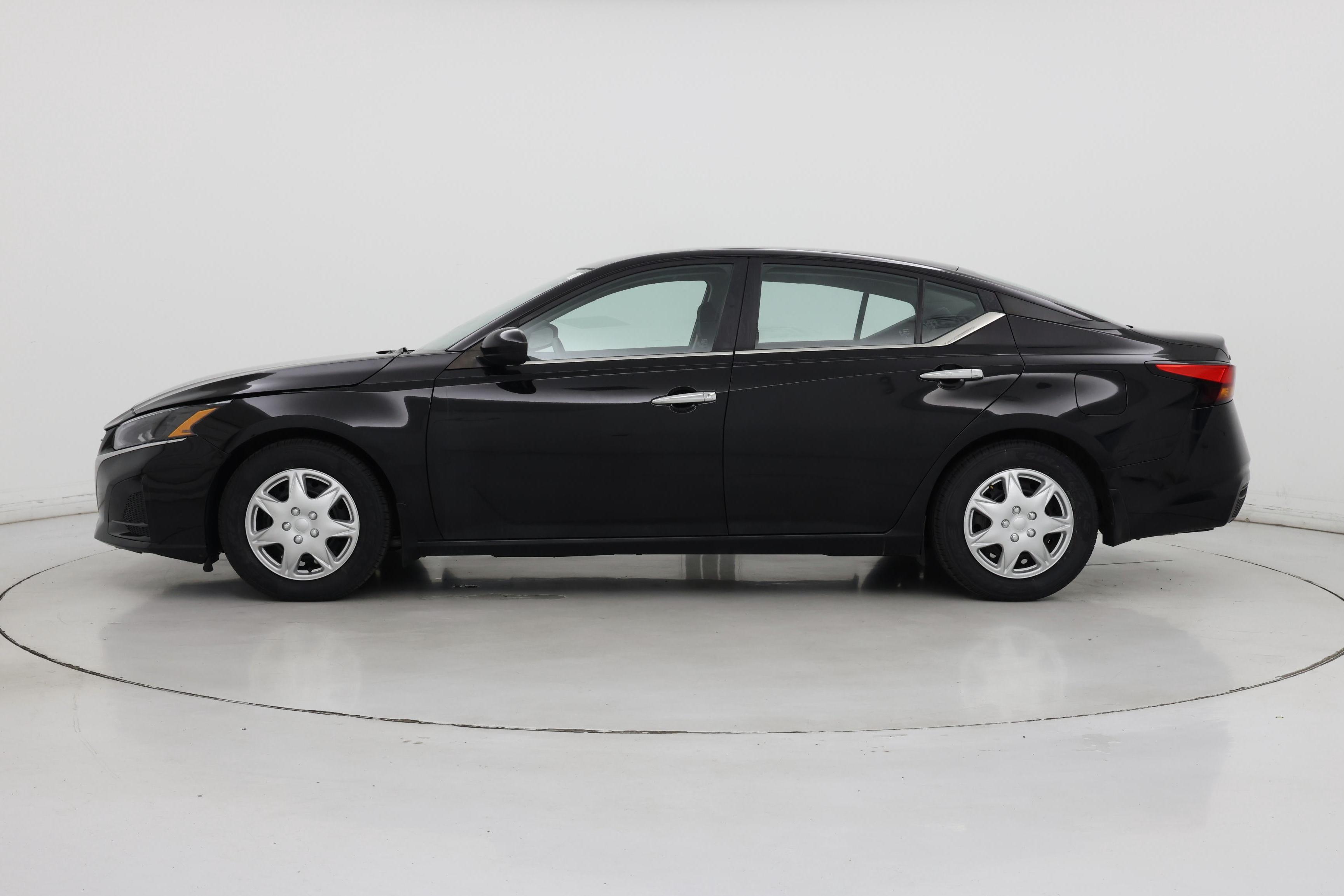 Thumbnail: 2023 Nissan Altima - 3