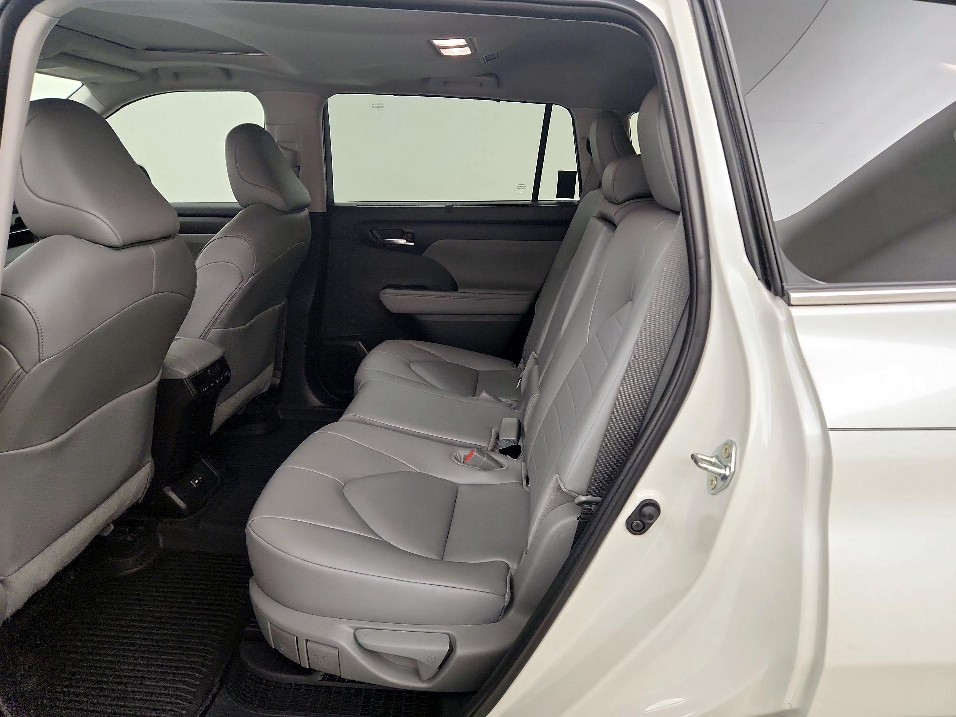 Thumbnail: 2025 Toyota Highlander - 20