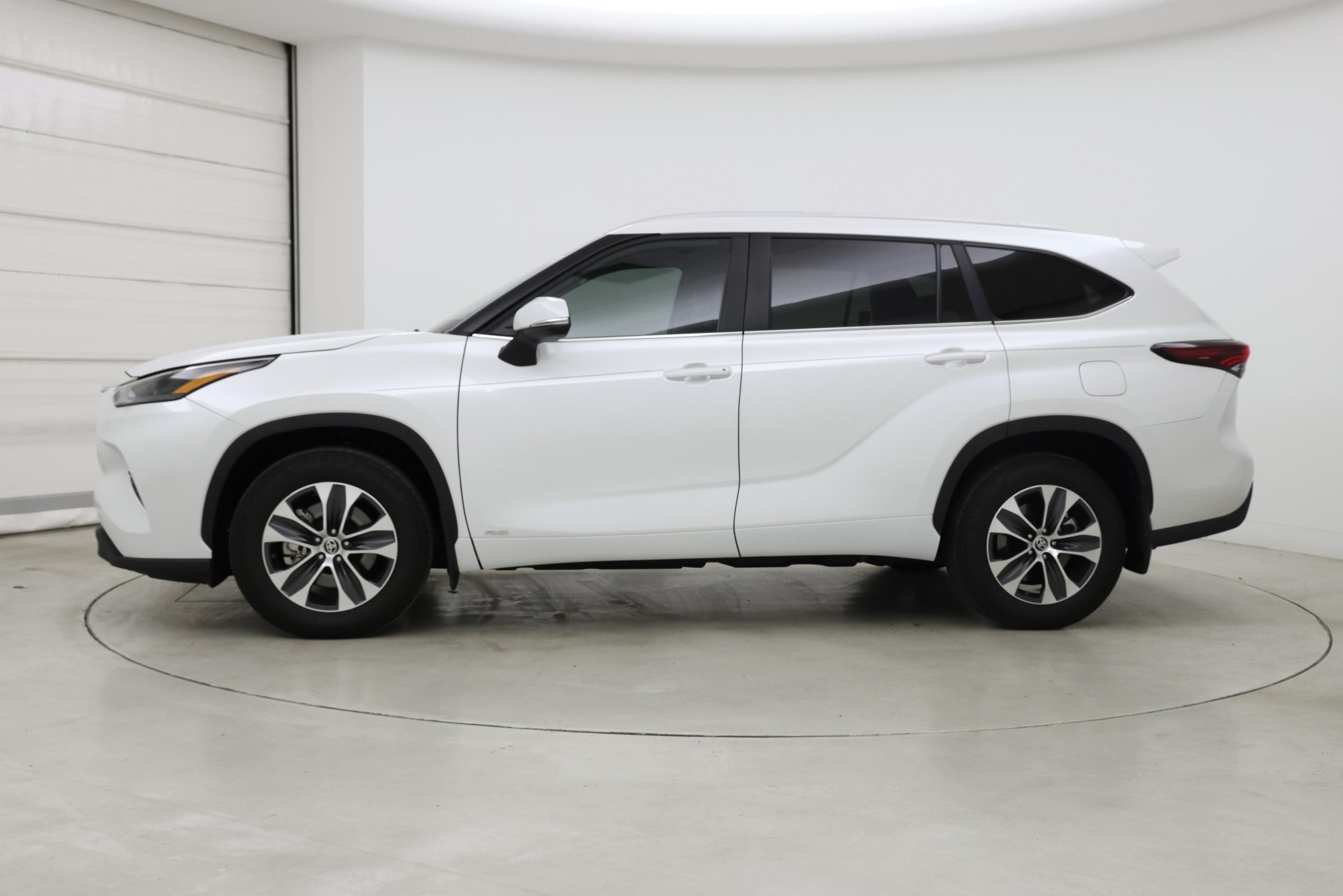 Thumbnail: 2025 Toyota Highlander - 3