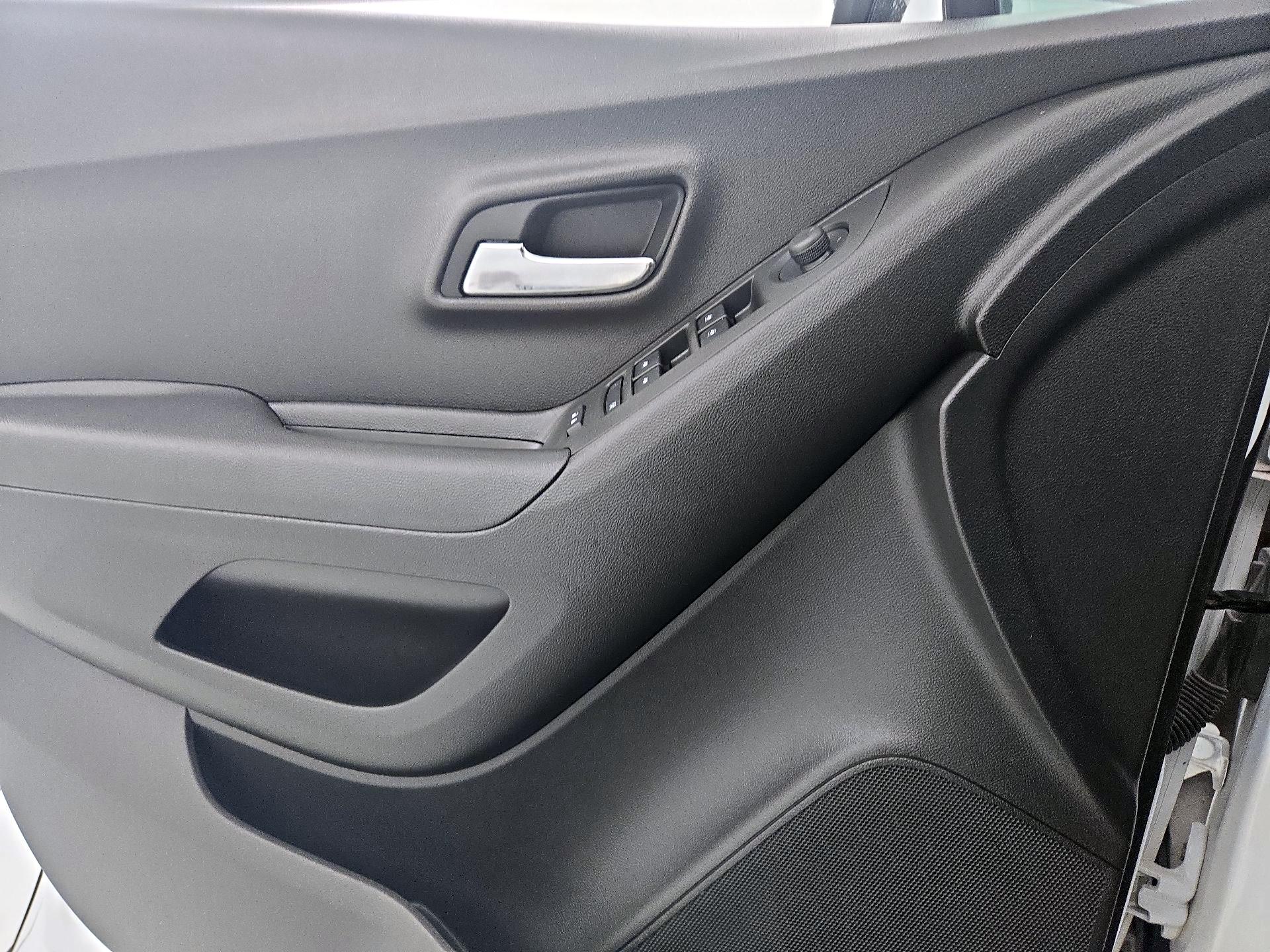 Thumbnail: 2019 Chevrolet Trax - 12