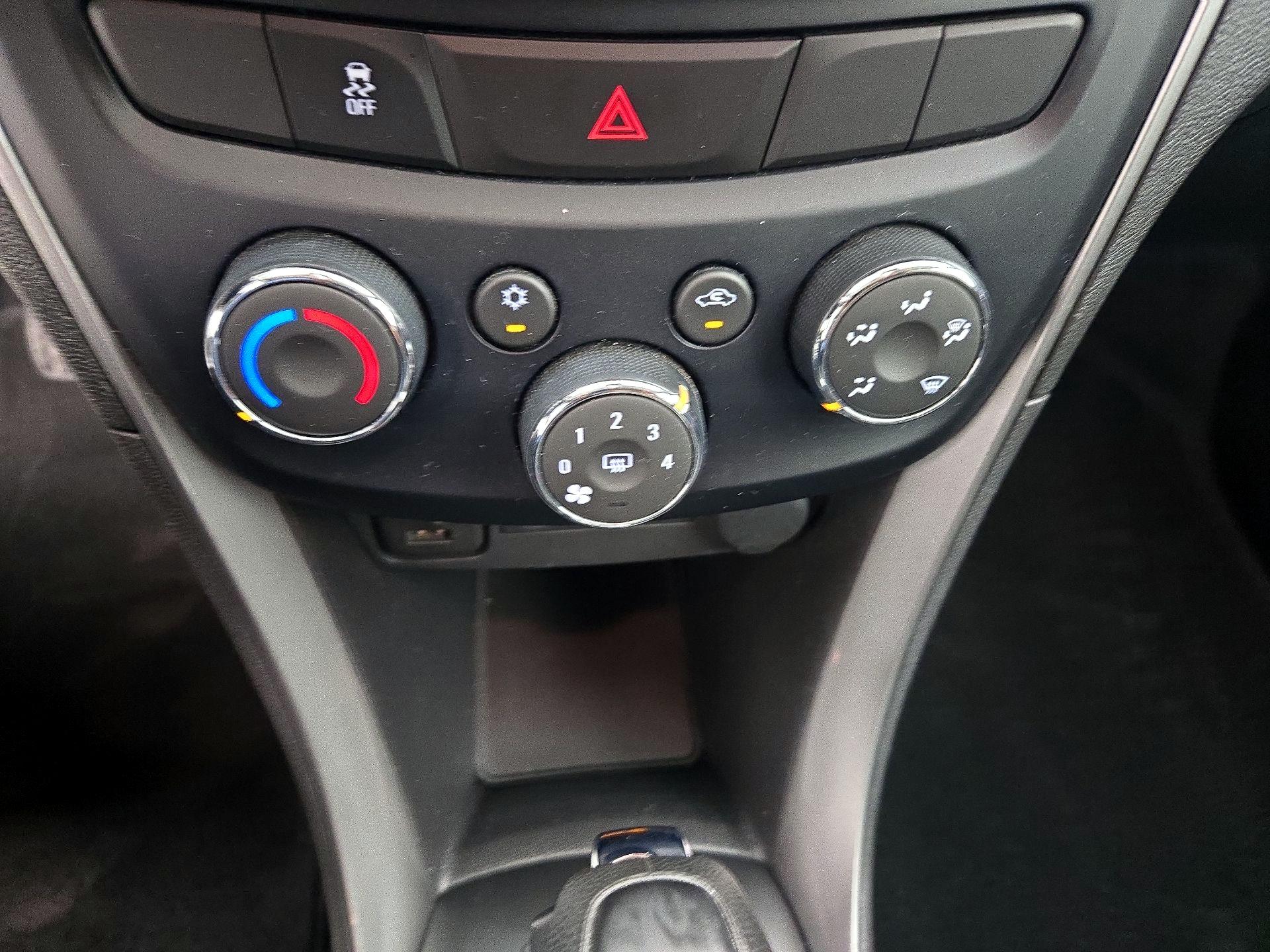 Thumbnail: 2019 Chevrolet Trax - 16