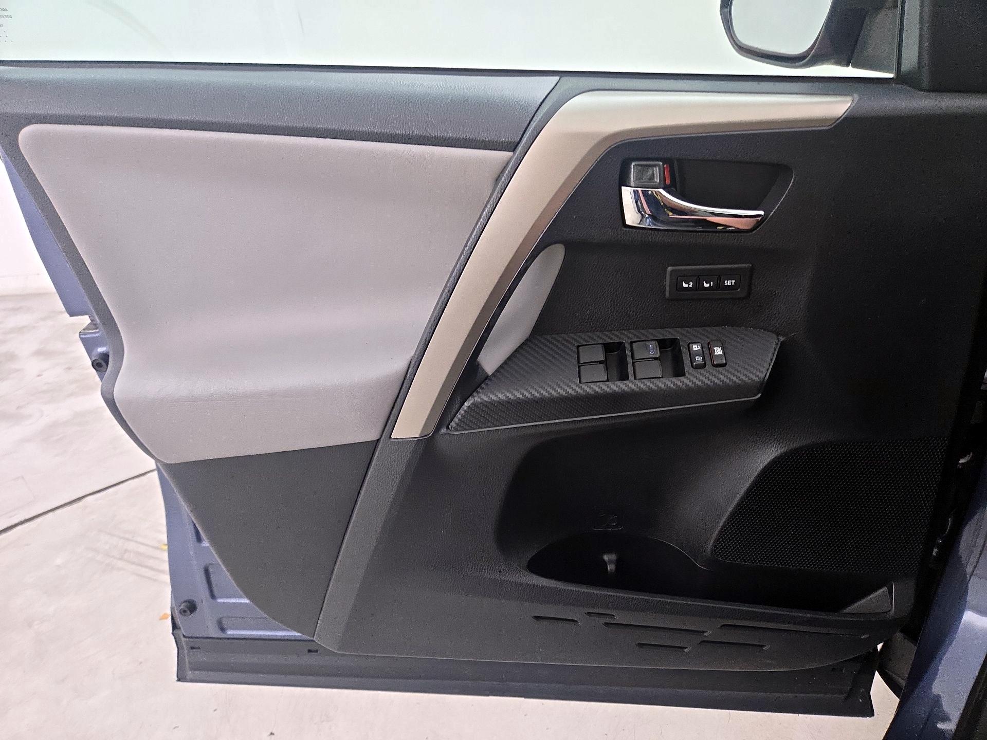 Thumbnail: 2014 Toyota RAV4 - 12