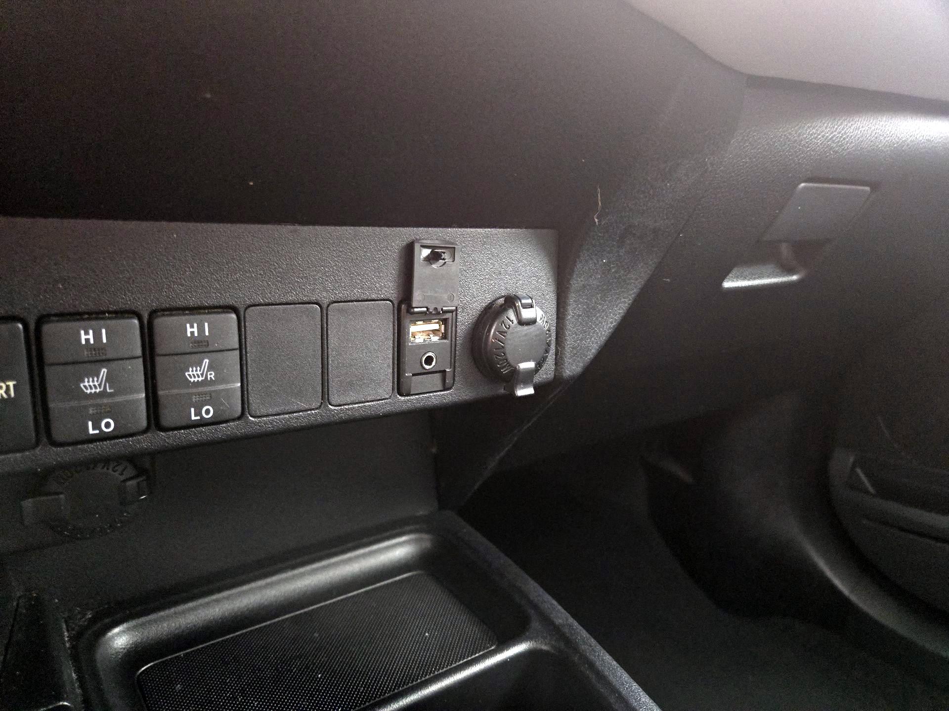 Thumbnail: 2014 Toyota RAV4 - 18