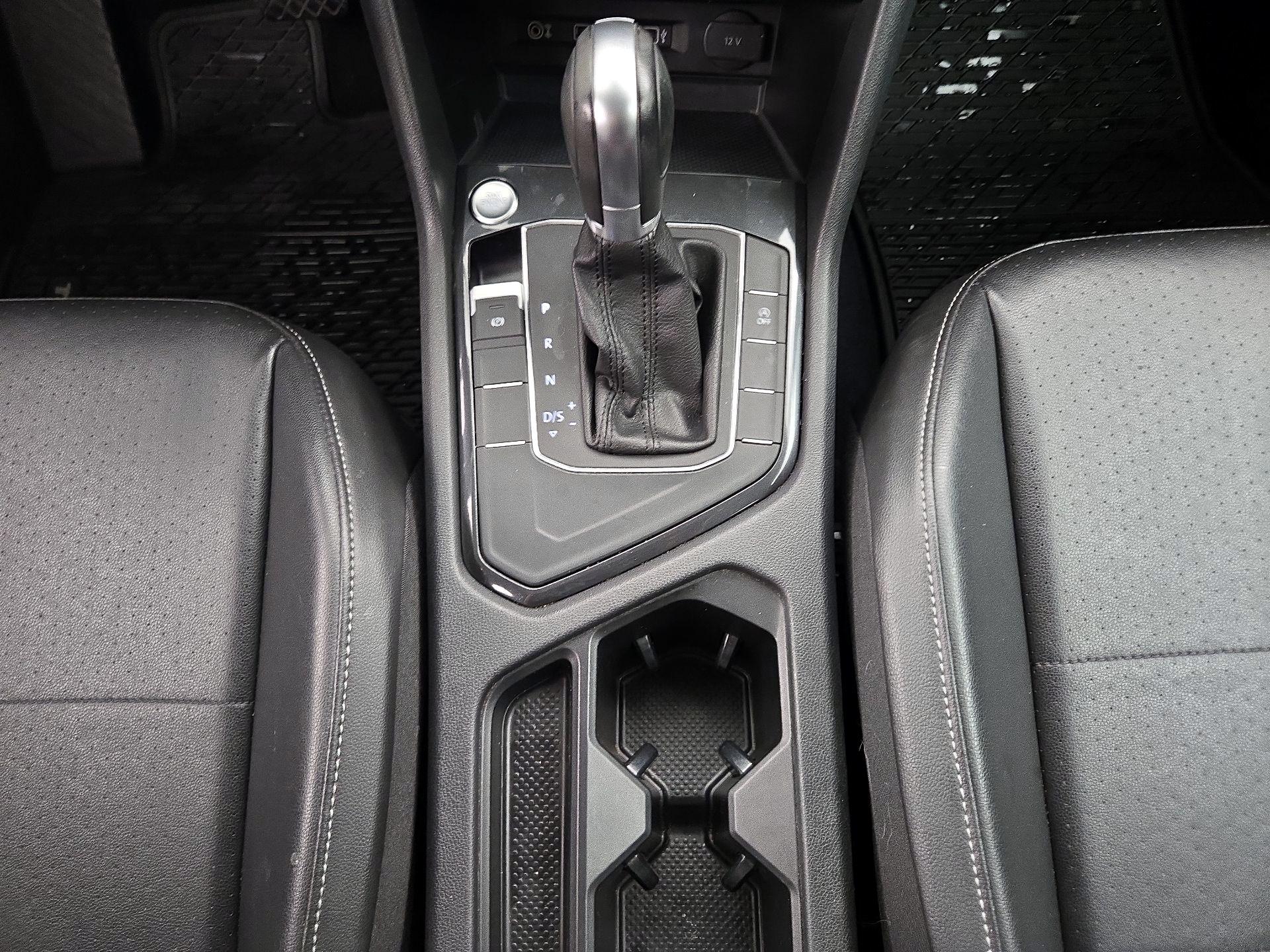 Thumbnail: 2018 Volkswagen Tiguan - 17