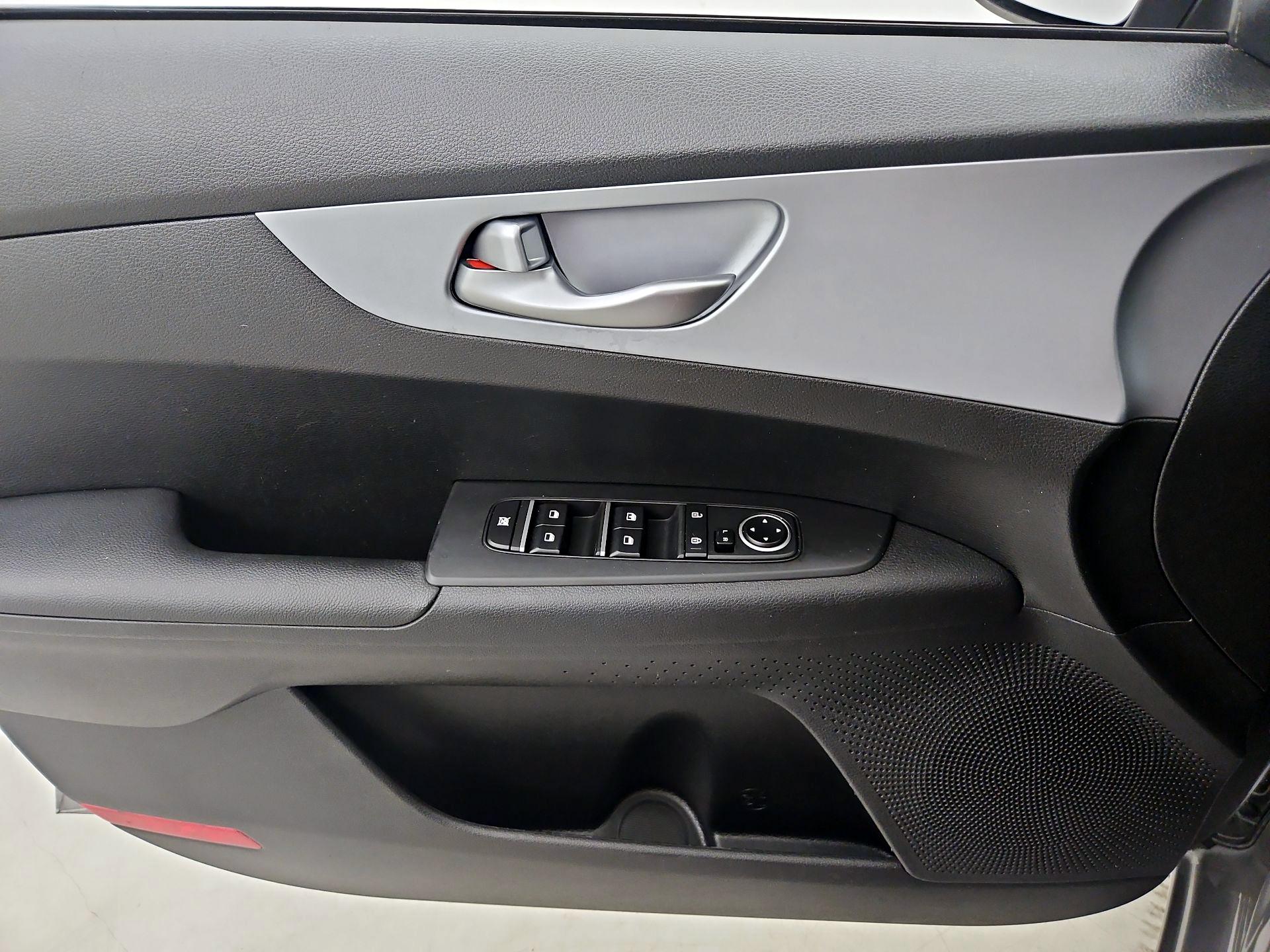 Thumbnail: 2023 Kia Forte - 12
