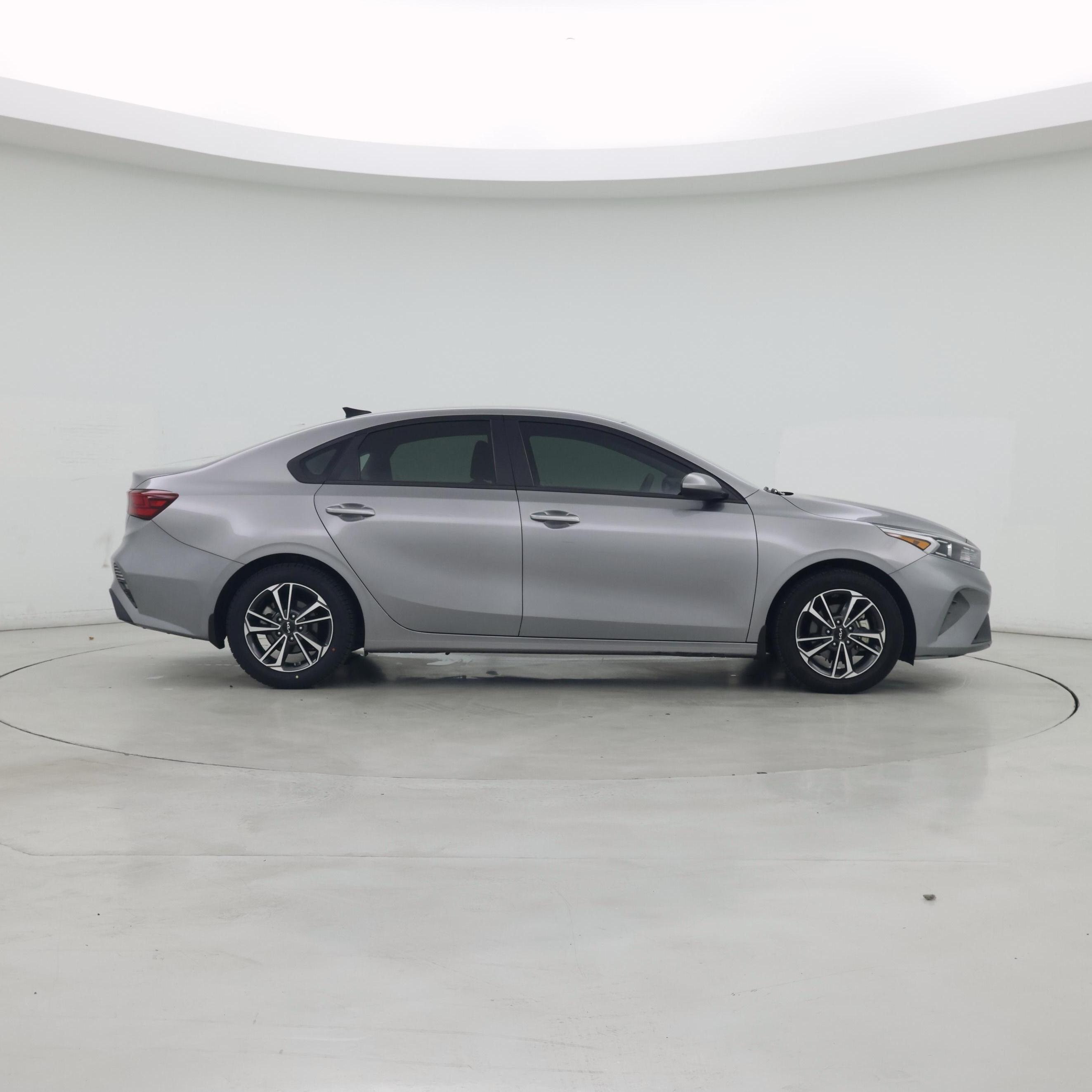 Thumbnail: 2023 Kia Forte - 7