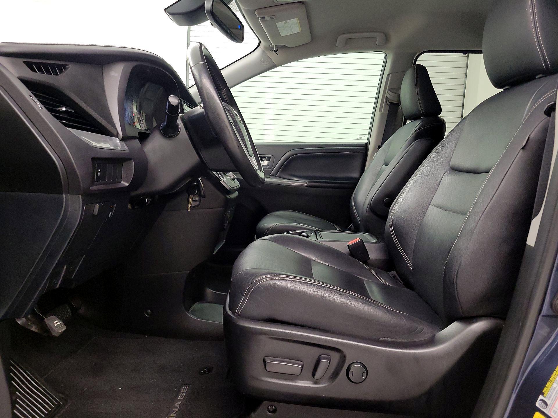 Thumbnail: 2020 Toyota Sienna - 11