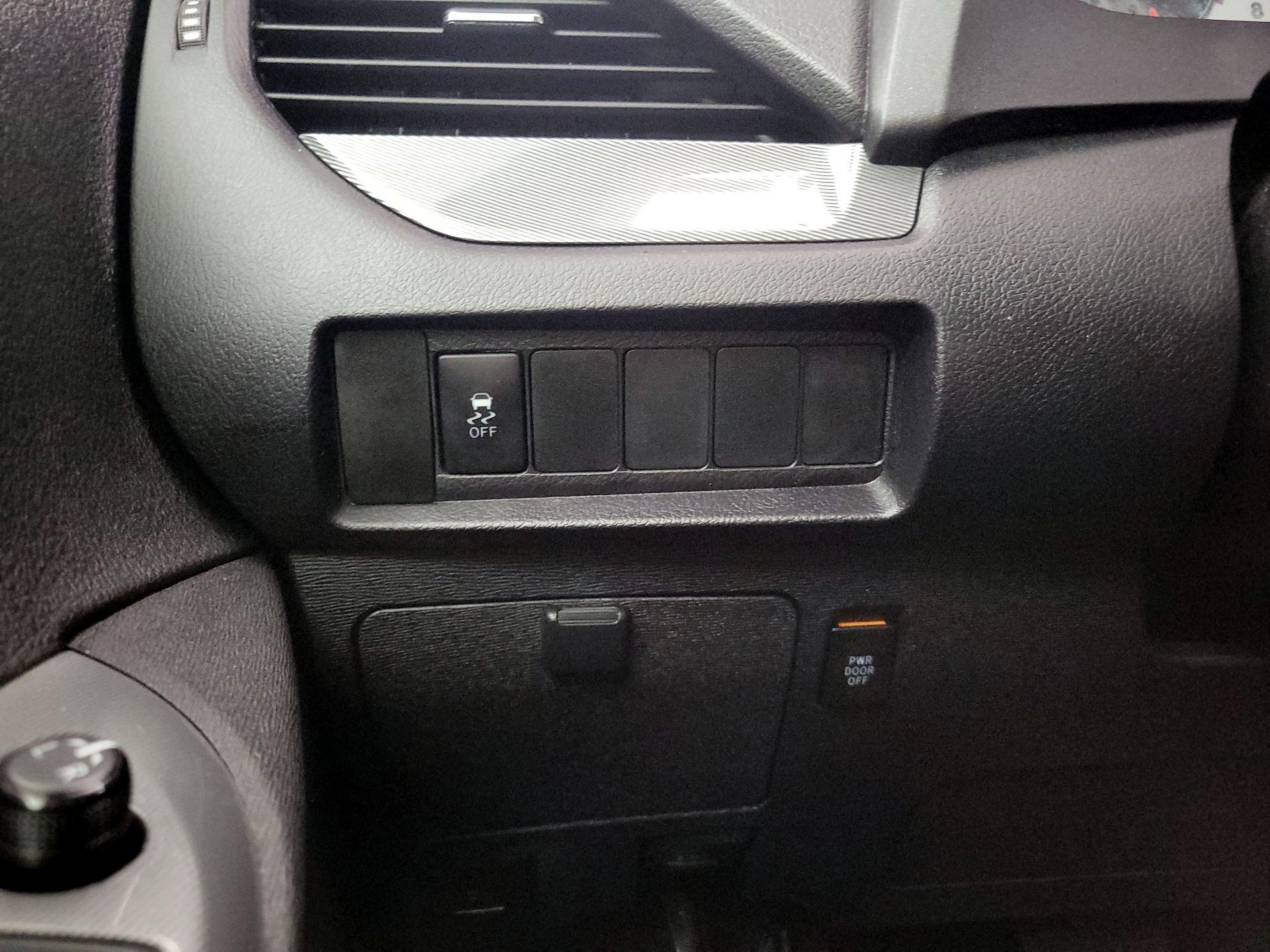Thumbnail: 2020 Toyota Sienna - 13