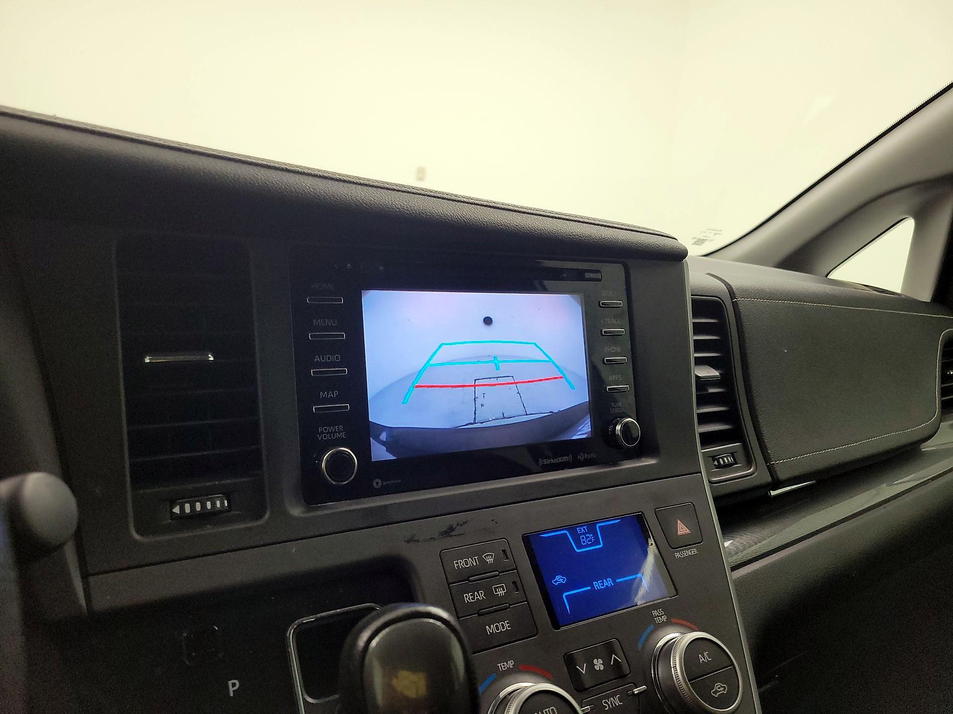 Thumbnail: 2020 Toyota Sienna - 14